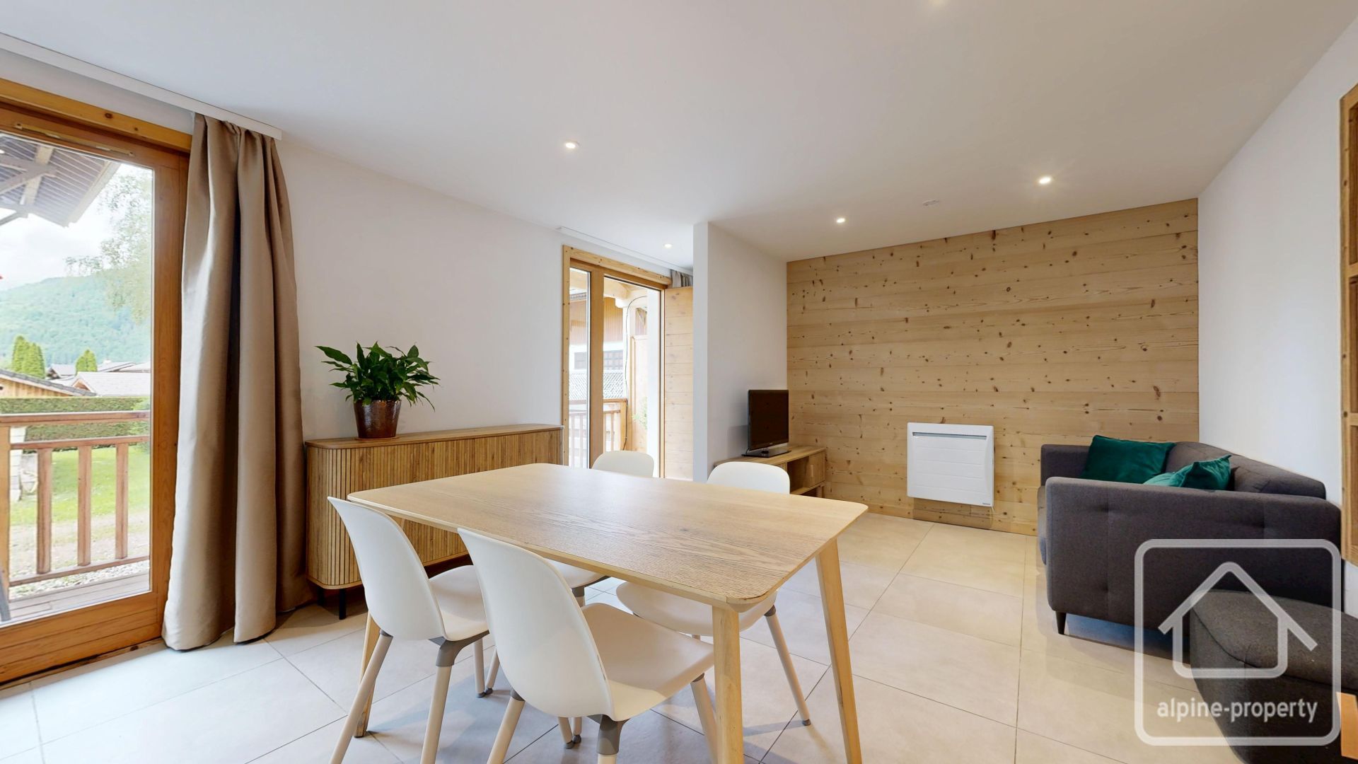 Superb 2-bedroom Apartment In Montriond, Totally Renovated With A Balcony, Communal Garden, And Garage. – PIVOTTES