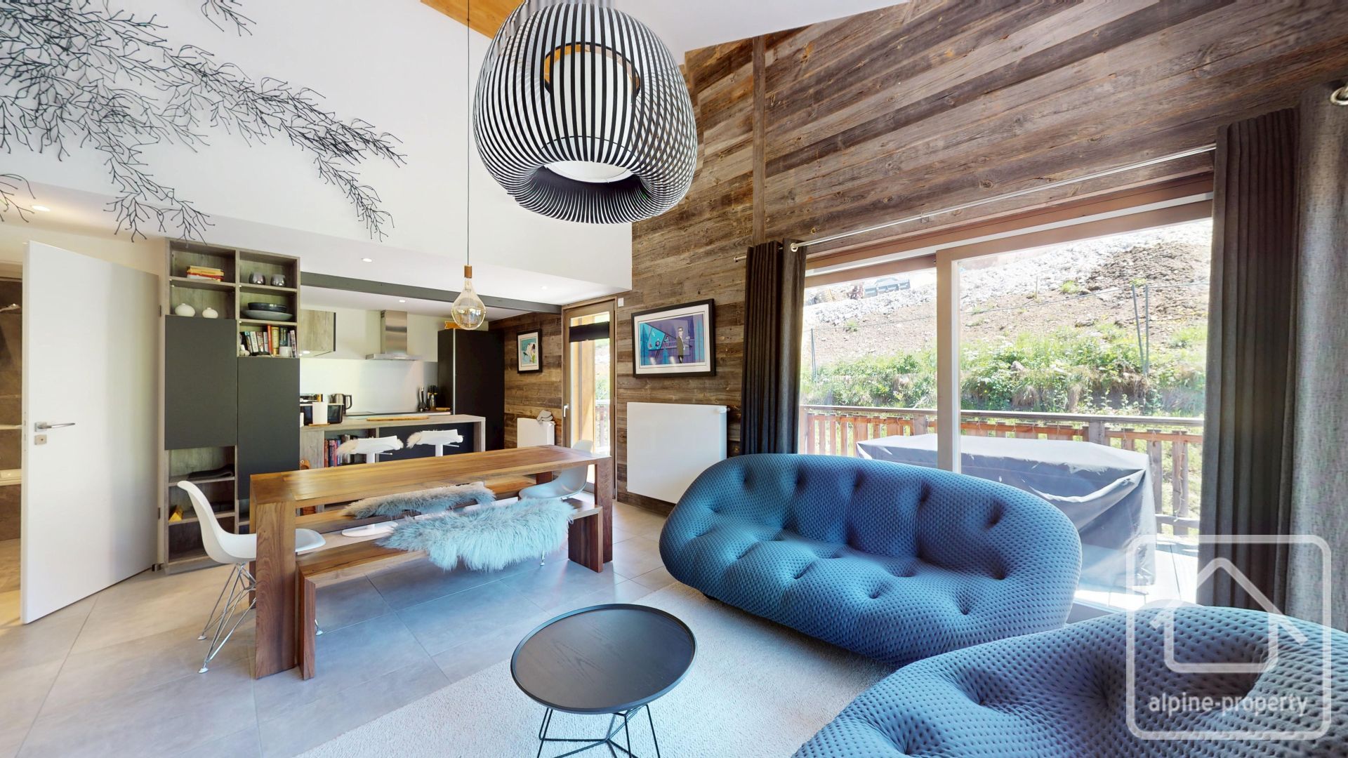 A Stunning Penthouse Duplex Apartment Located In A Quiet Location Not Far From The Centre. – APPTFREINETSD401