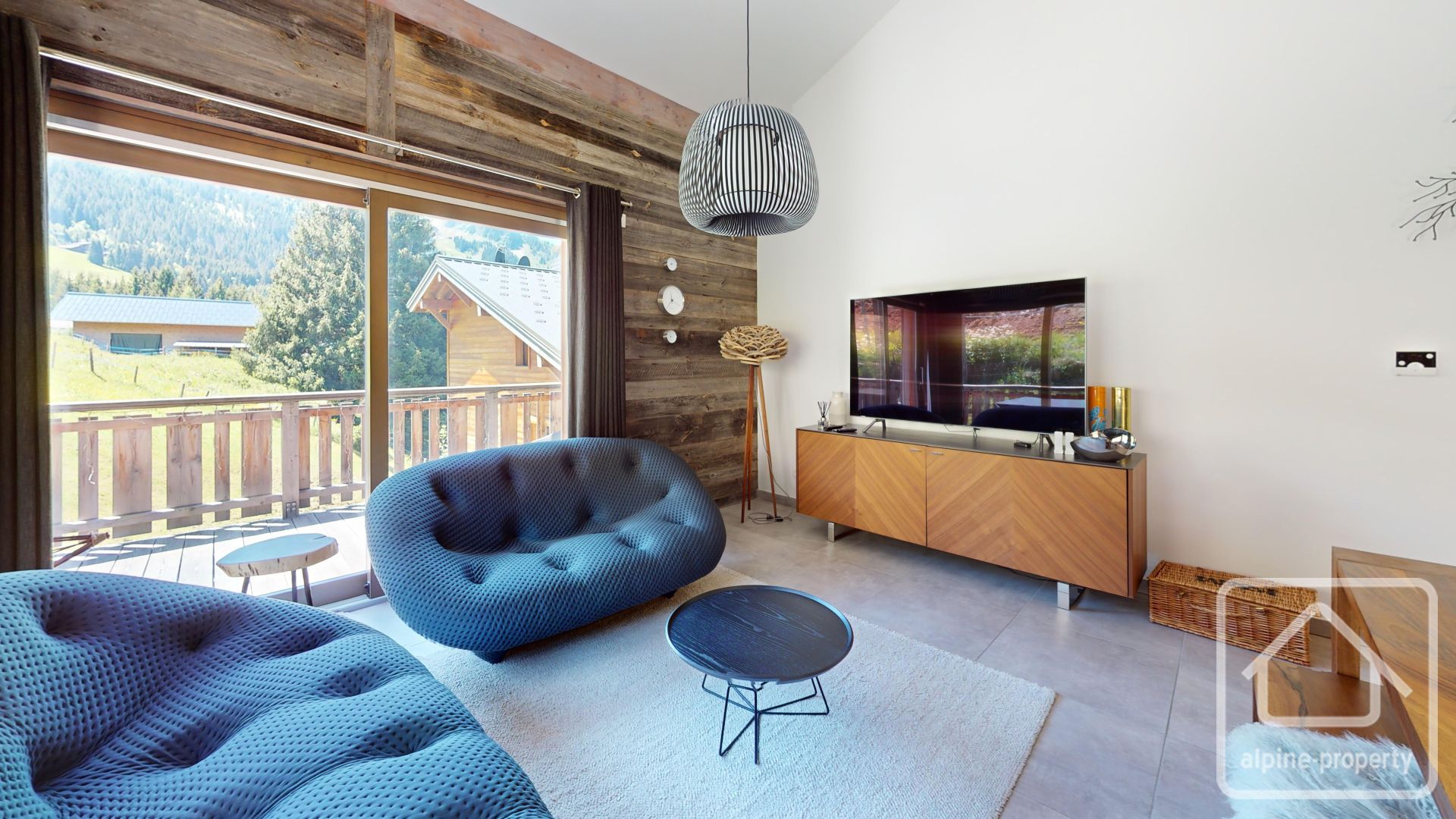 A Stunning Penthouse Duplex Apartment Located In A Quiet Location Not Far From The Centre. – APPTFREINETSD401