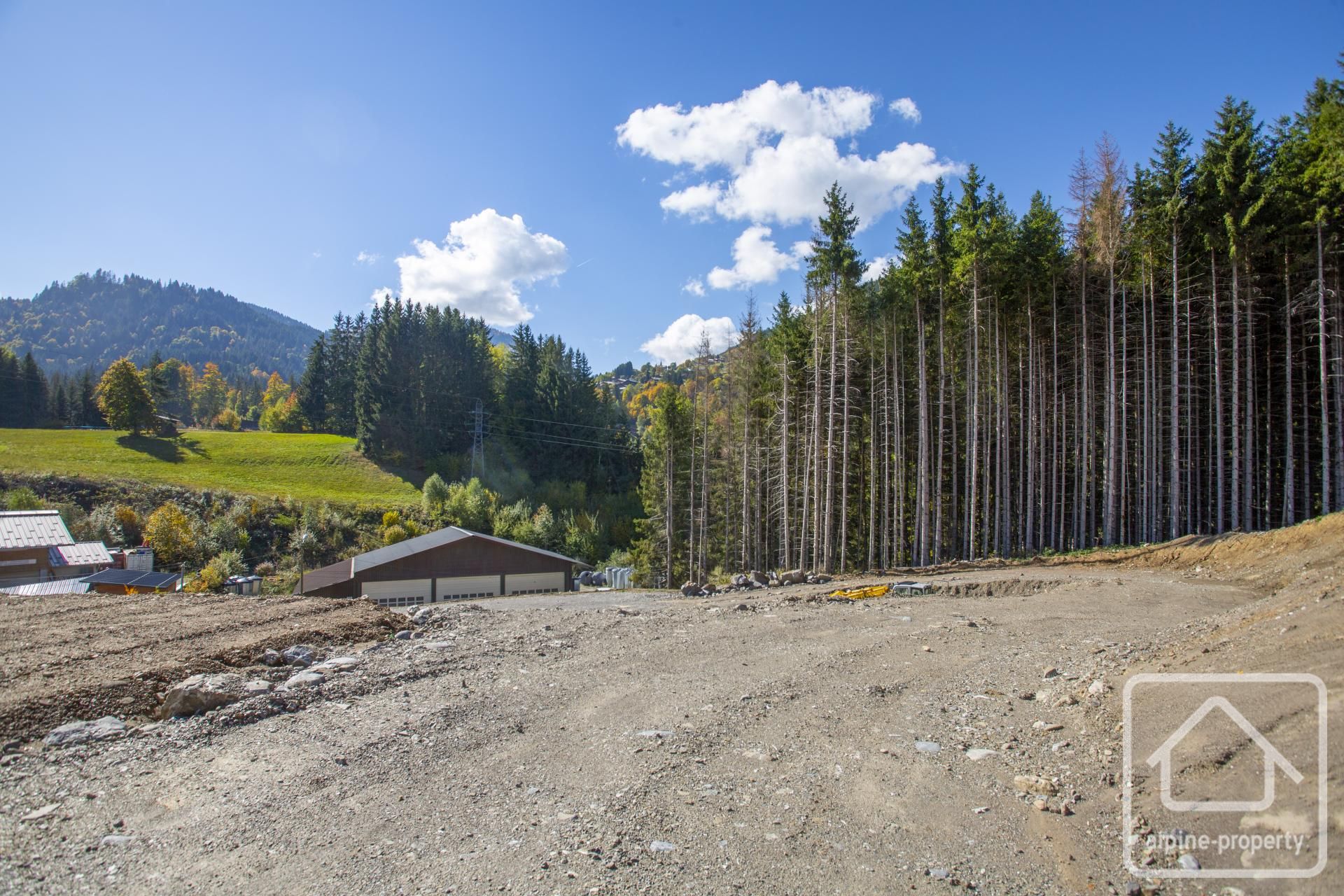 A Super, Mixed Programme Of New-build Apartments And Chalets, In A Sunny Setting With The Ski Bus Stop Nearby. – DOMAINEARDOISE1203