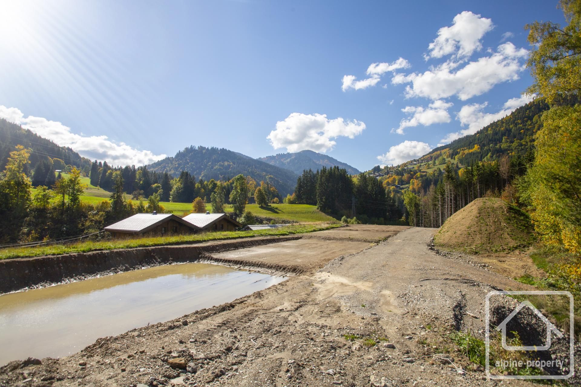 A Super, Mixed Programme Of New-build Apartments And Chalets, In A Sunny Setting With The Ski Bus Stop Nearby. – DOMAINEARDOISE1203