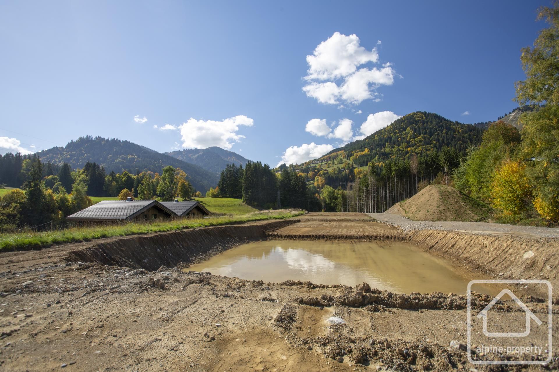 A Super, Mixed Programme Of New-build Apartments And Chalets, In A Sunny Setting With The Ski Bus Stop Nearby. – DOMAINEARDOISE1203