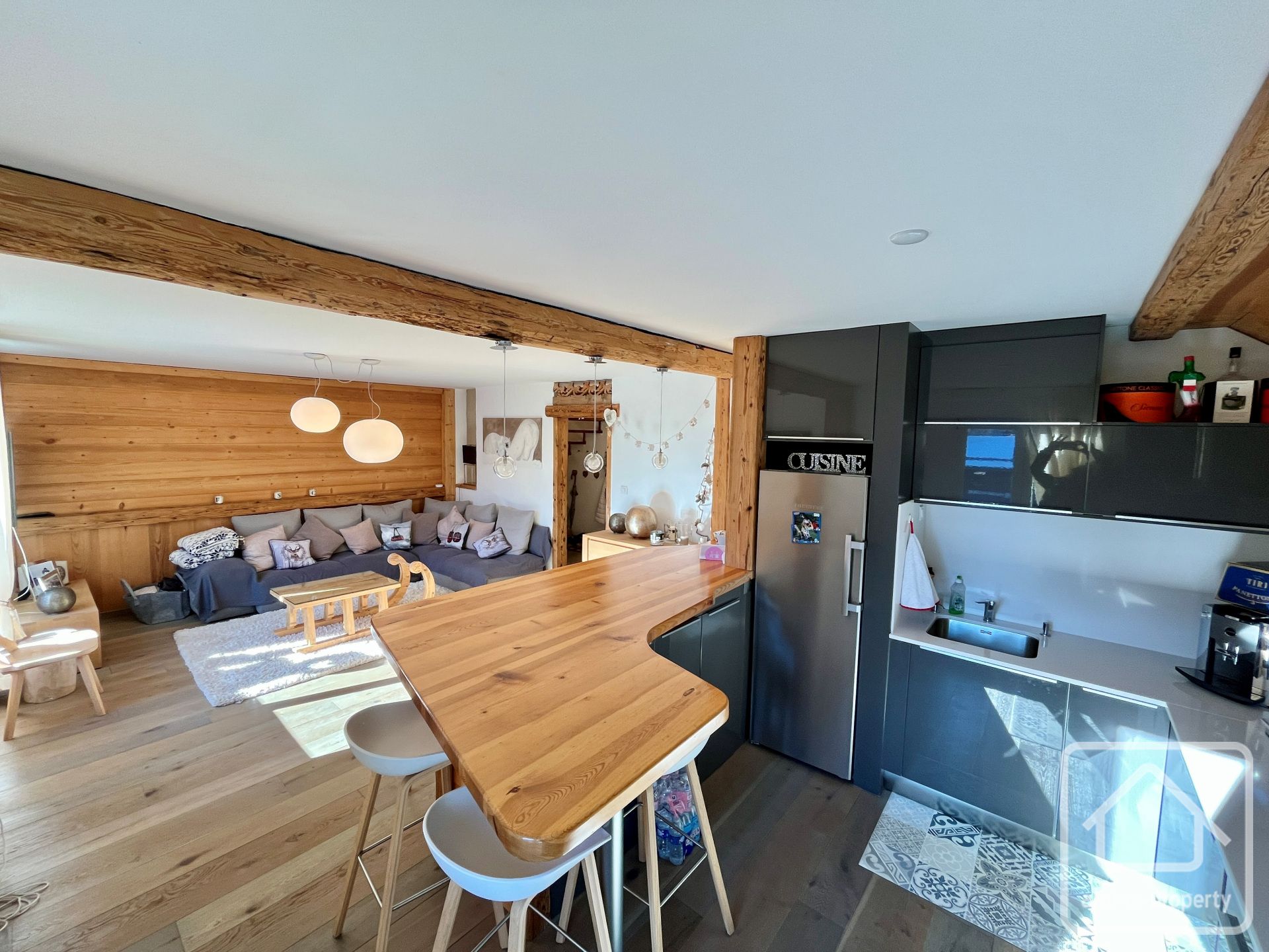 Spacious Duplex Apartment In The Centre, 2 Bedrooms, South-facing With A View Of The Aravis Mountains, Garage. – APPTVALRENAND