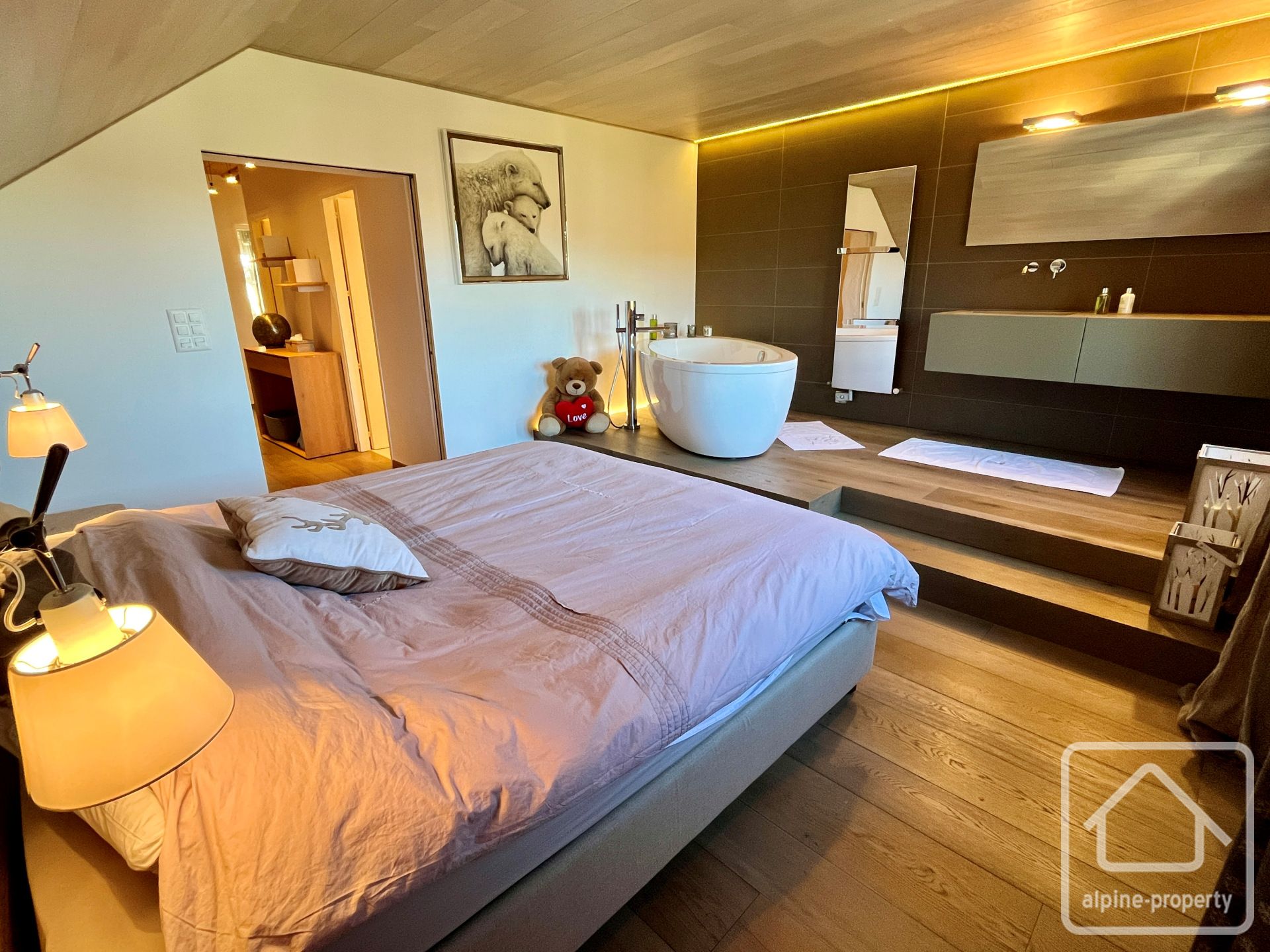 Spacious Duplex Apartment In The Centre, 2 Bedrooms, South-facing With A View Of The Aravis Mountains, Garage. – APPTVALRENAND