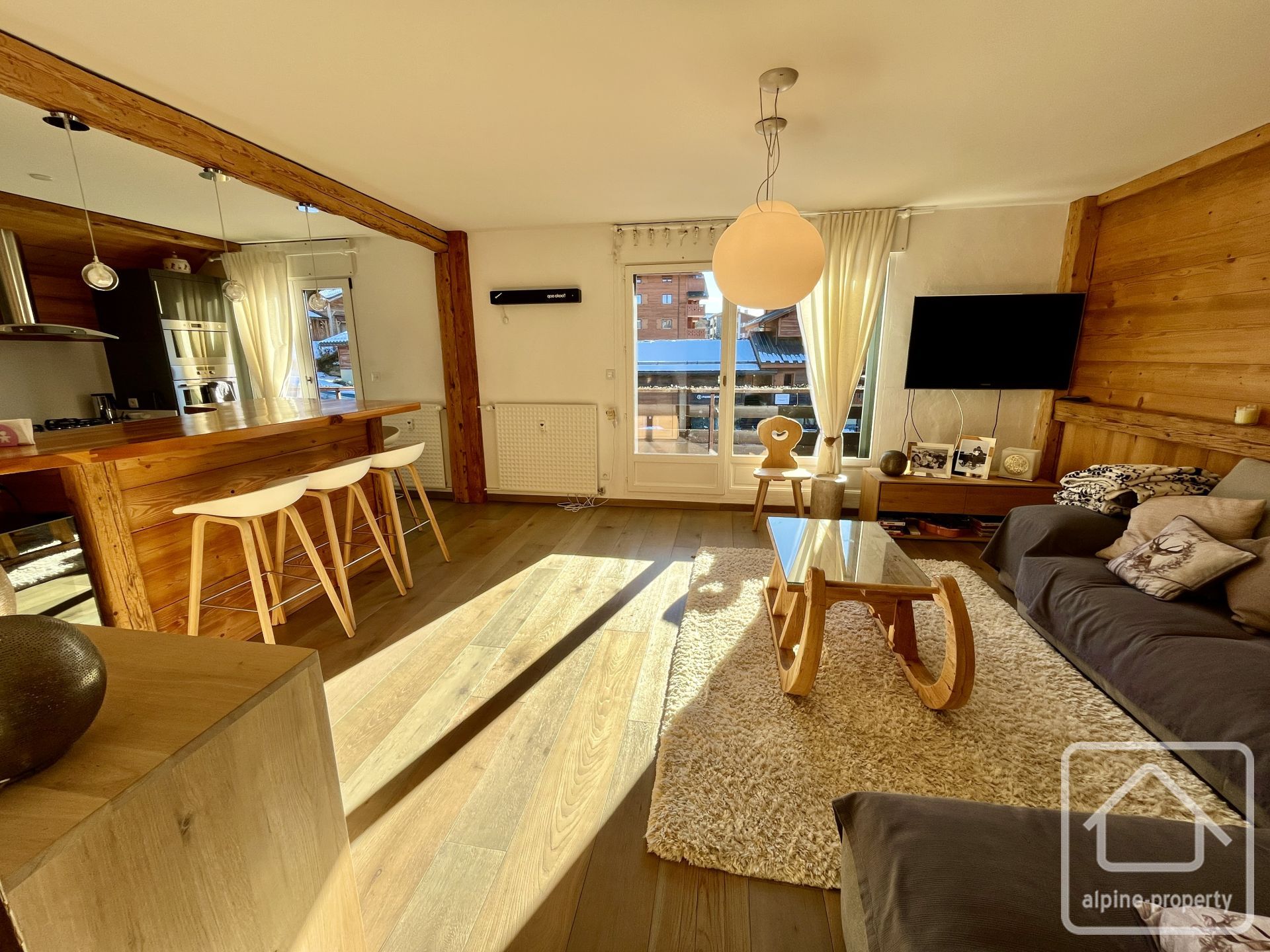 Spacious Duplex Apartment In The Centre, 2 Bedrooms, South-facing With A View Of The Aravis Mountains, Garage. – APPTVALRENAND