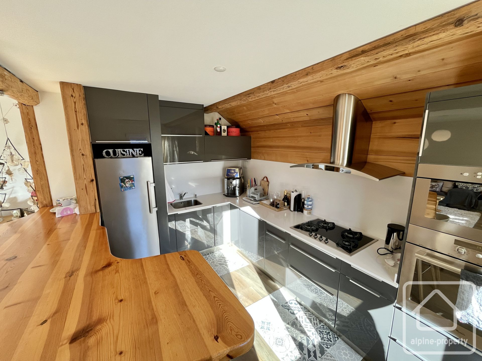 Spacious Duplex Apartment In The Centre, 2 Bedrooms, South-facing With A View Of The Aravis Mountains, Garage. – APPTVALRENAND