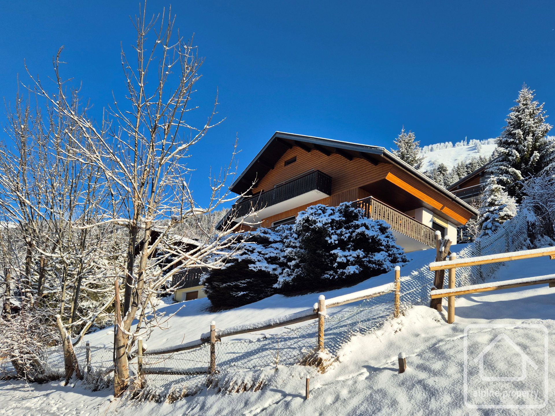 A Spacious 2 Bedroom Apartment Located In One Of Chatel’s Most Sought After Locations. – APPTGRANDROC3