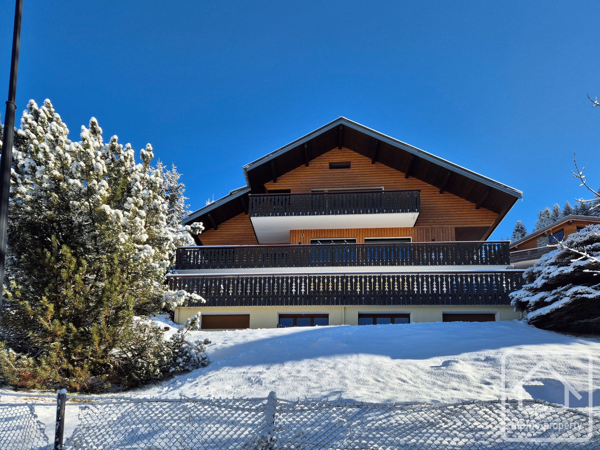 A Spacious 2 Bedroom Apartment Located In One Of Chatel’s Most Sought After Locations. – APPTGRANDROC3