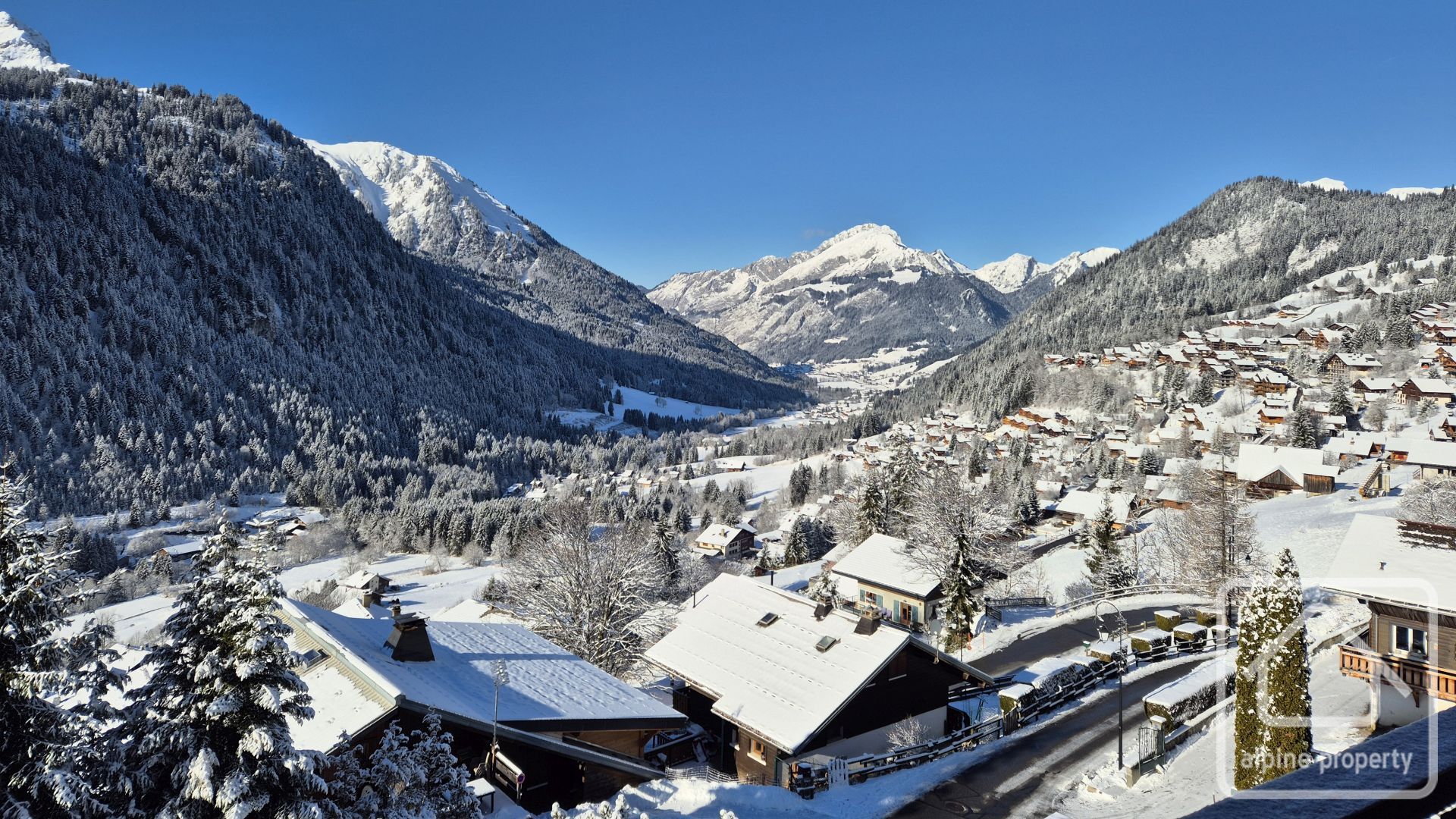 A Spacious 2 Bedroom Apartment Located In One Of Chatel’s Most Sought After Locations. – APPTGRANDROC3