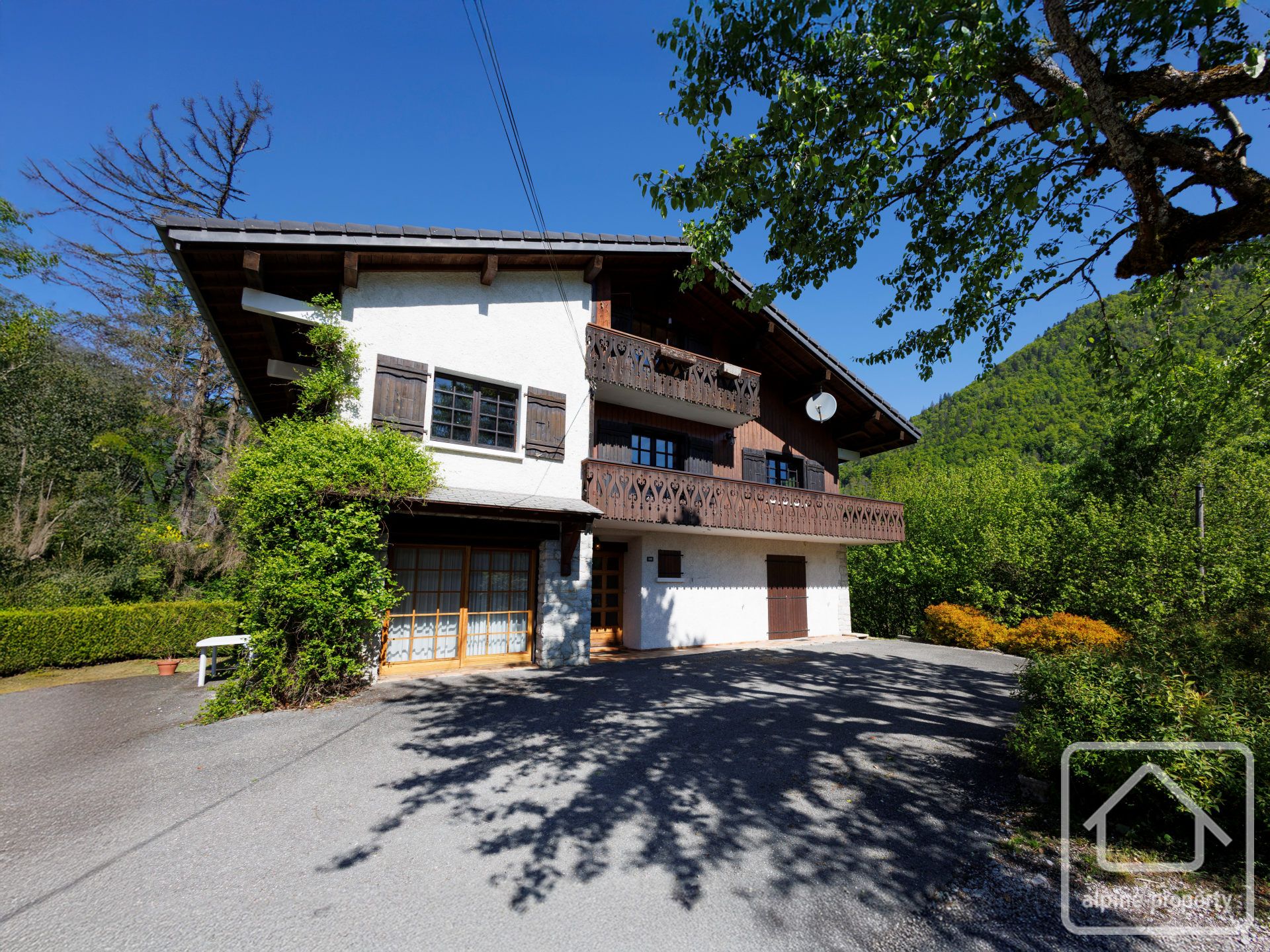 Large, Sunny Two Bed, 2 Bath Apartment In Peaceful Location In Montriond – APPTTORRENTS