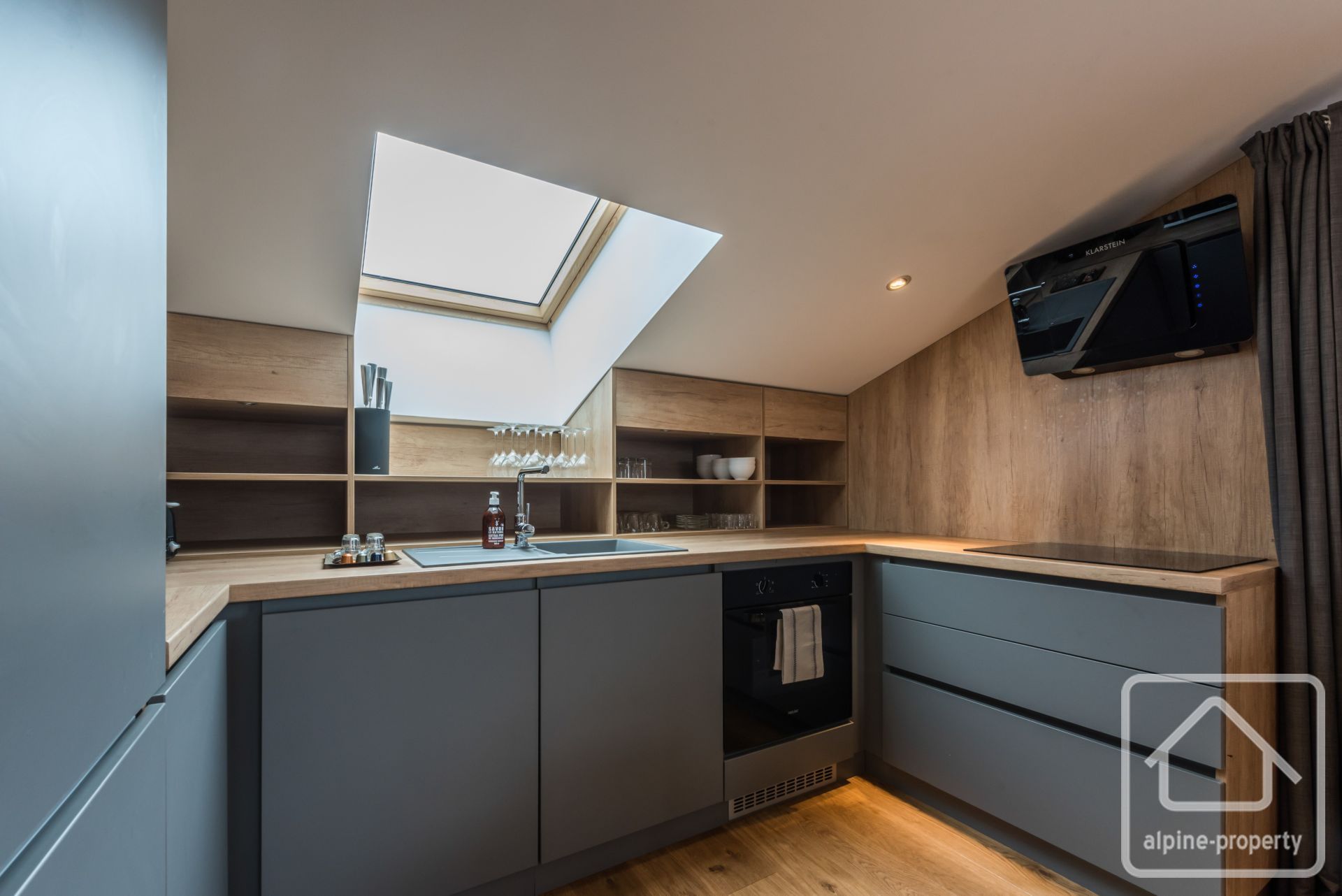 3 Bedroom Apartment With 2 Bathrooms And 2 Balconies – APPTLERIDGEB6