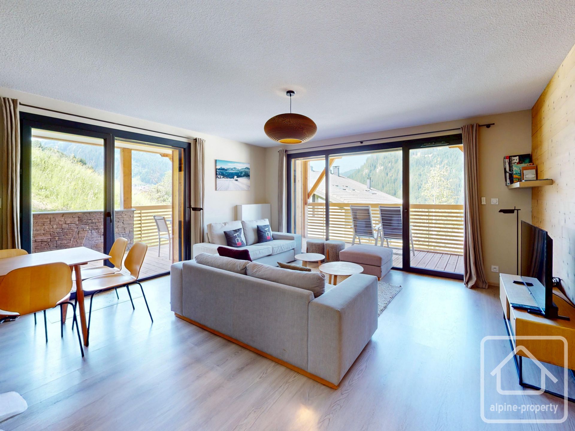 A Spacious And Modern Three Bedroom Apartment Alongside The Pistes. – APPTVIEW