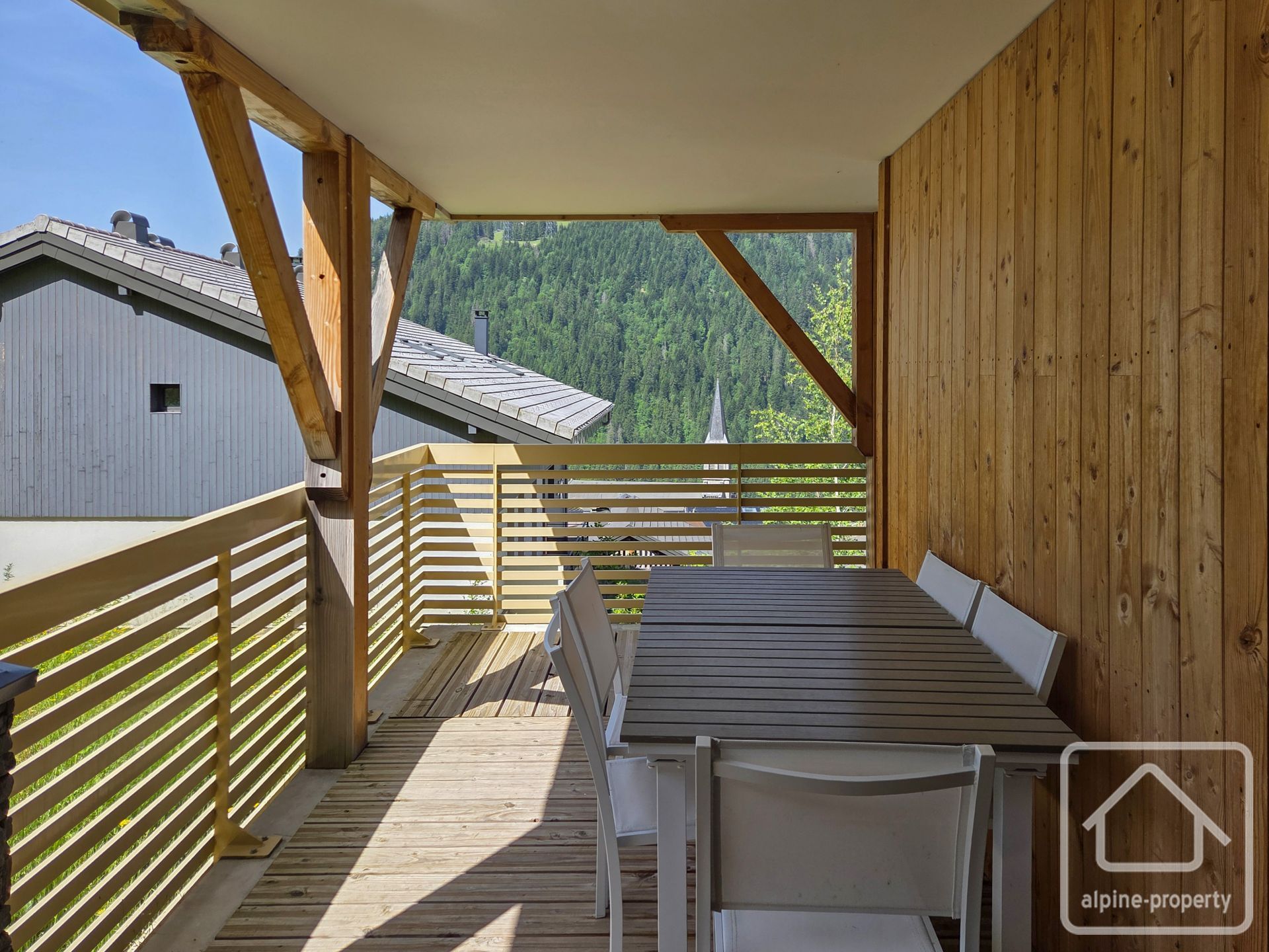 A Spacious And Modern Three Bedroom Apartment Alongside The Pistes. – APPTVIEW