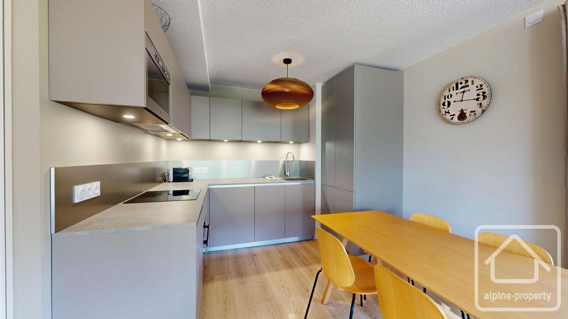 A Spacious And Modern Three Bedroom Apartment Alongside The Pistes. – APPTVIEW
