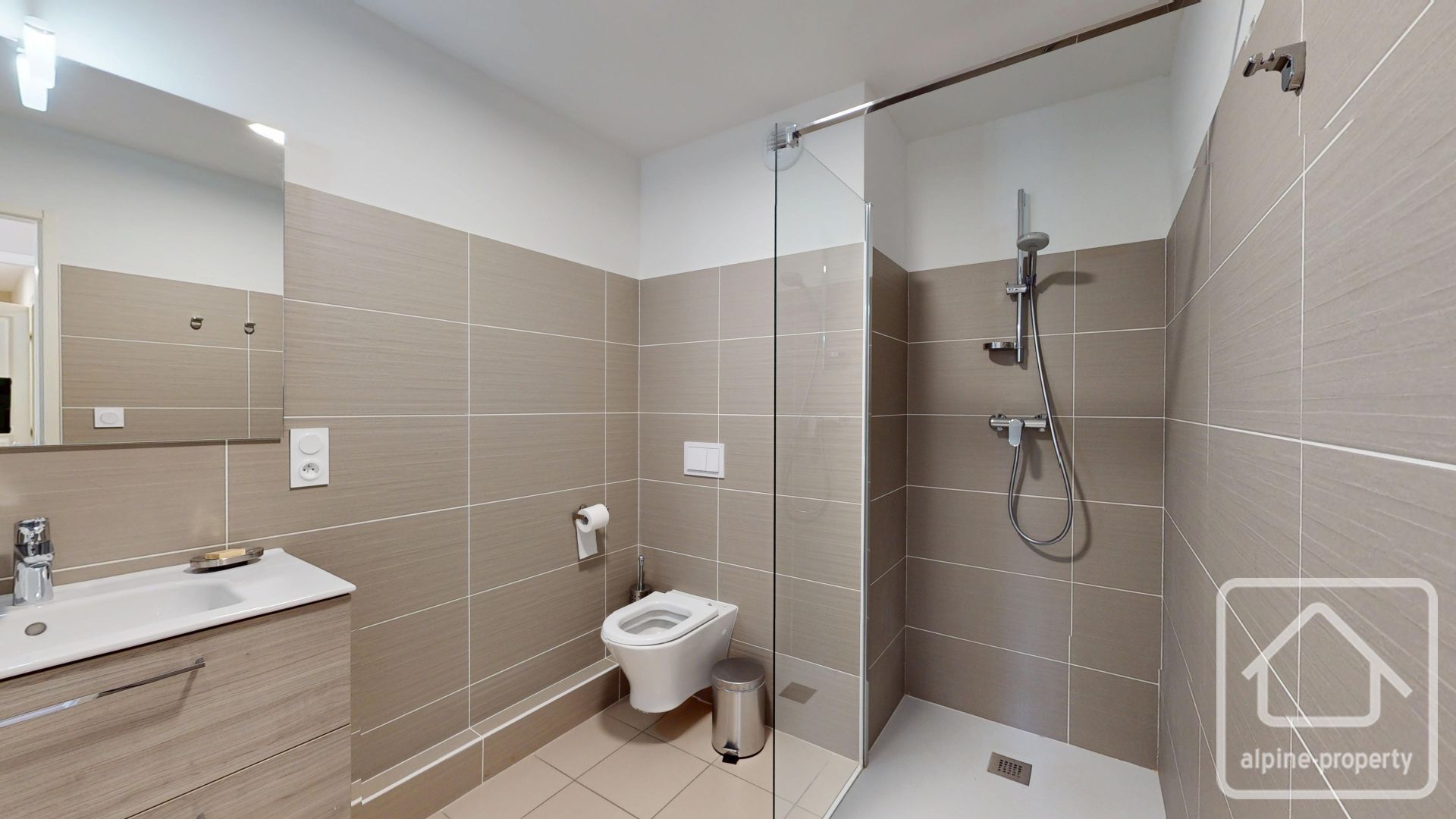 A Spacious And Modern Three Bedroom Apartment Alongside The Pistes. – APPTVIEW