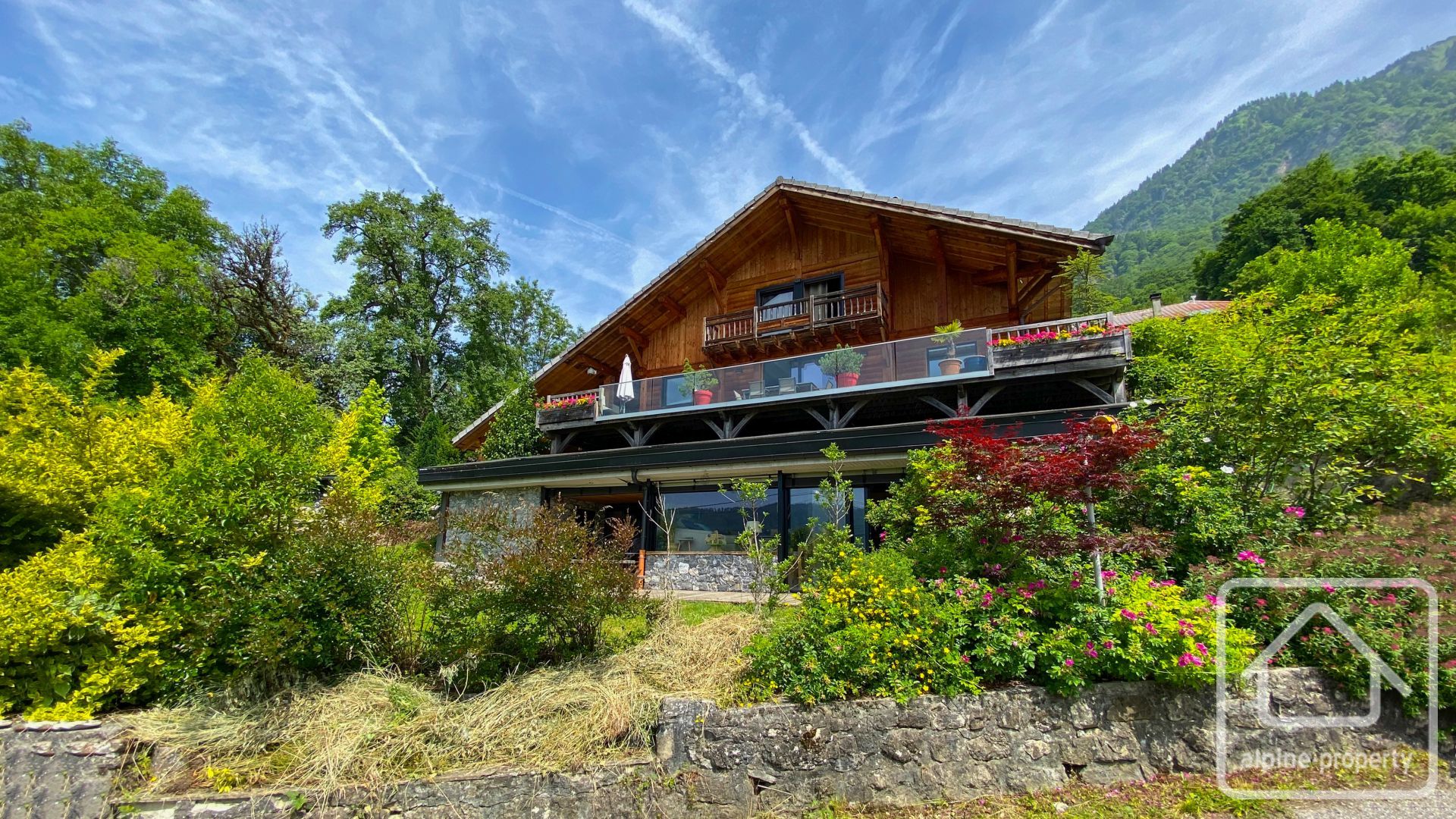 Detached Chalet With Two Separate Living Units – A Stunning Renovation Offering Exceptional Views In A Prime South-facing Location – CHALETCALLUNE
