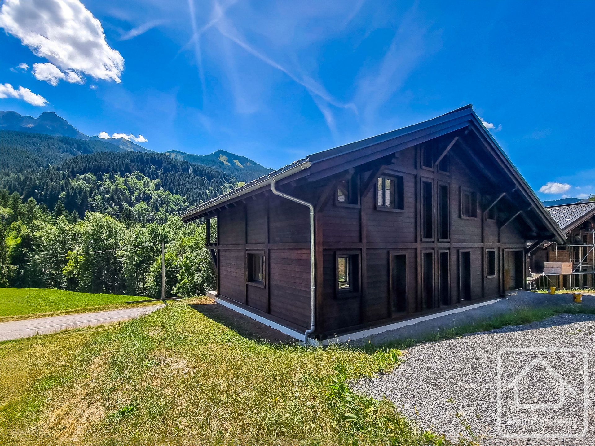 A Spacious And Brand New Chalet, Built To The Highest Of Standards And With An Exceptional Energy Efficiency Rating. – CHALETCHAMPCROCUSB