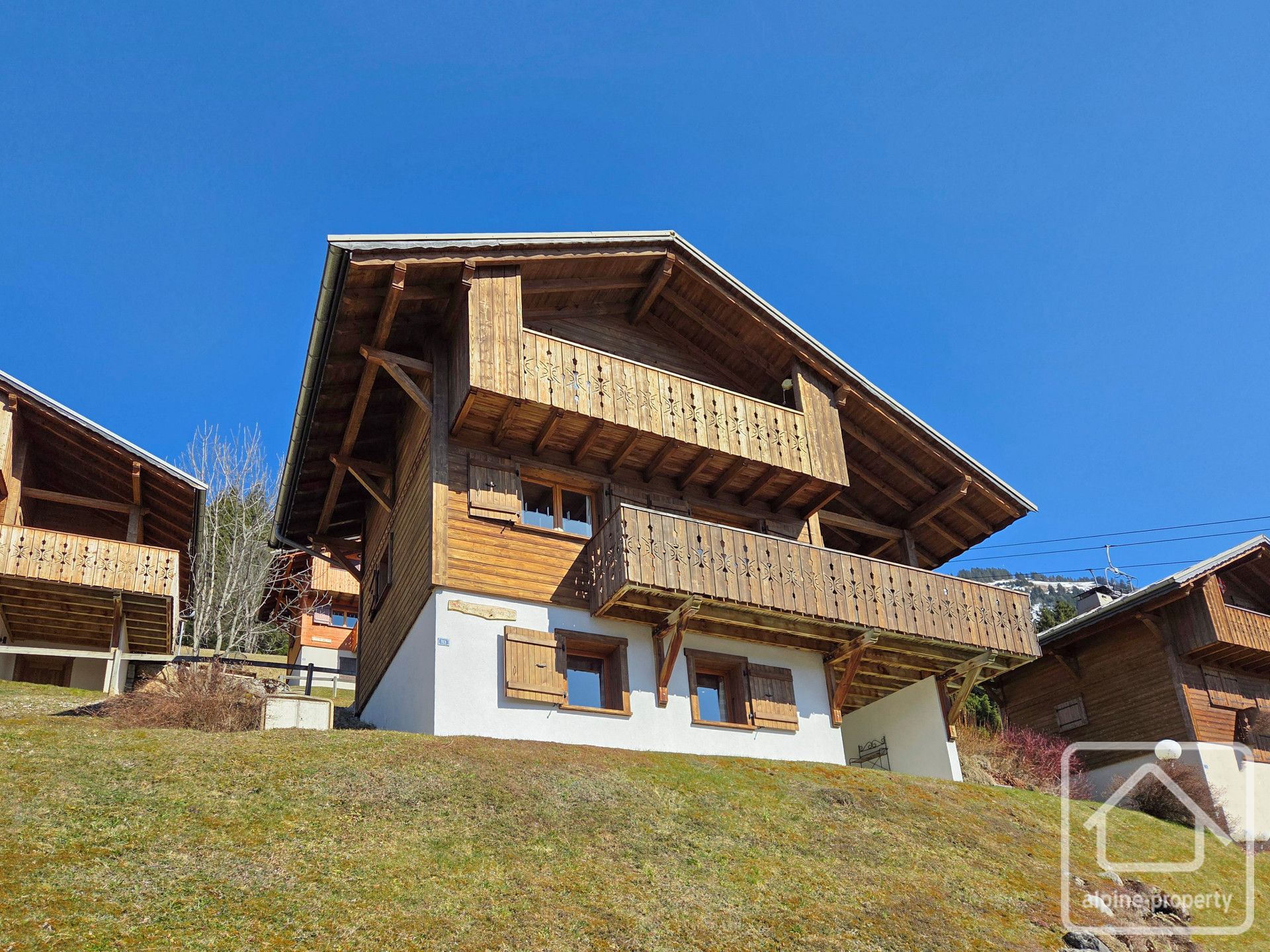 A Modern, Four Bedroom Chalet With Far Reaching Views And Lots Of Sunshine! – CHLTFLEURSMONTAGNES