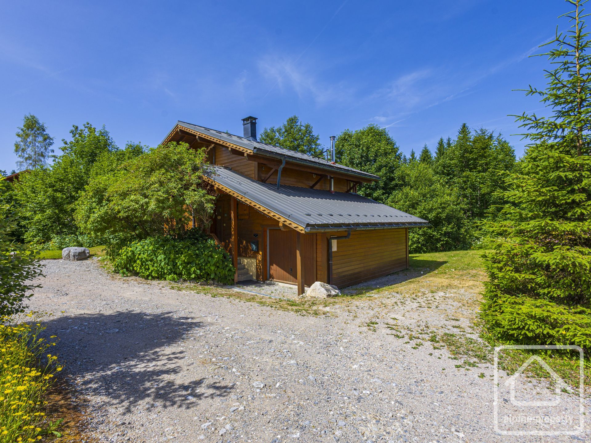 Close To The Pistes In Les Gets, A Three-bedroom Family Chalet With Garage,  Garden With Super Sun Terrace, And Ample Storage. – MURES