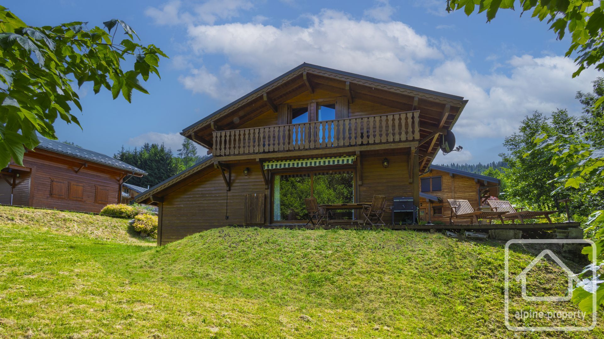 Close To The Pistes In Les Gets, A Three-bedroom Family Chalet With Garage,  Garden With Super Sun Terrace, And Ample Storage. – MURES