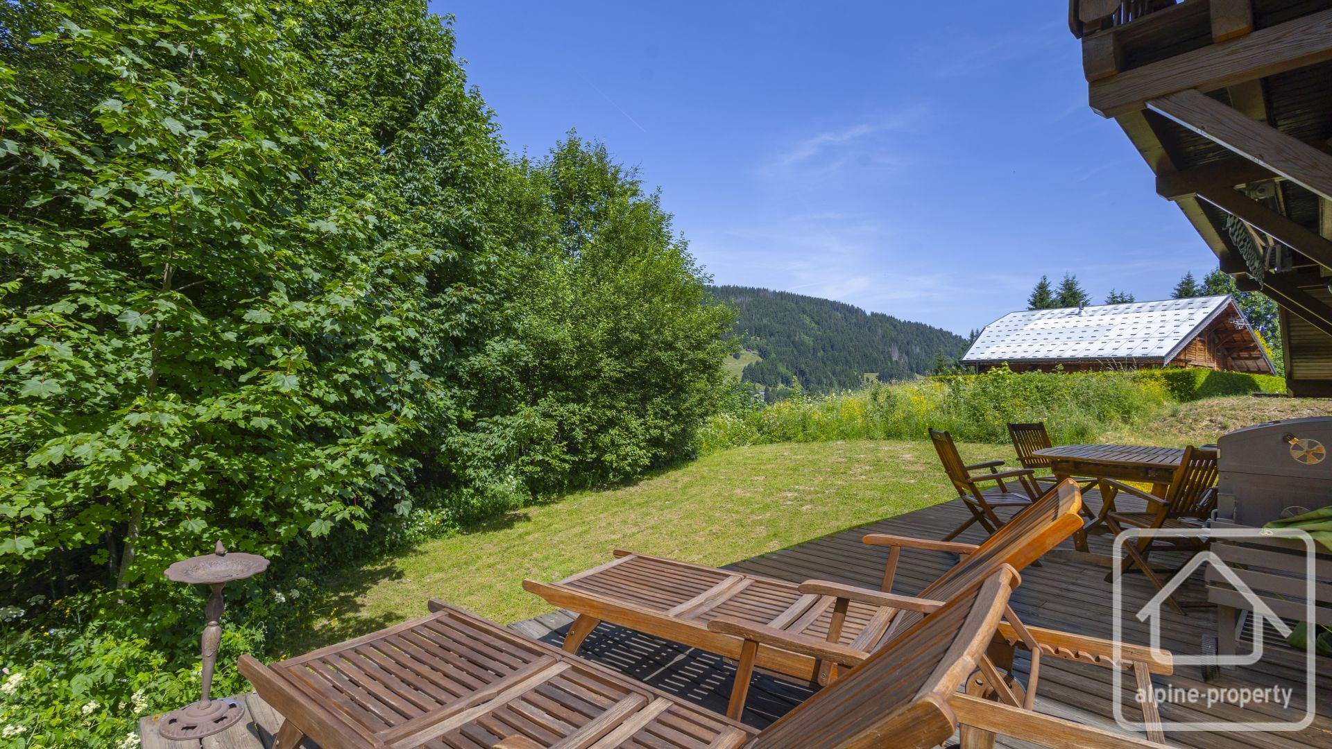 Close To The Pistes In Les Gets, A Three-bedroom Family Chalet With Garage,  Garden With Super Sun Terrace, And Ample Storage. – MURES