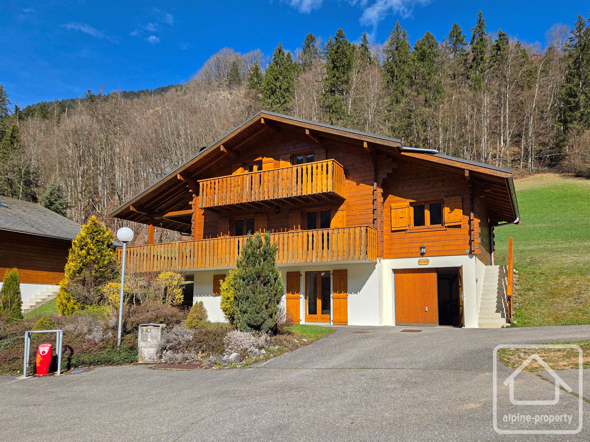 A Modern And Spacious Six Bedroom Chalet In A Sunny Location Just Outside Of Abondance. – CHALETPELERIN