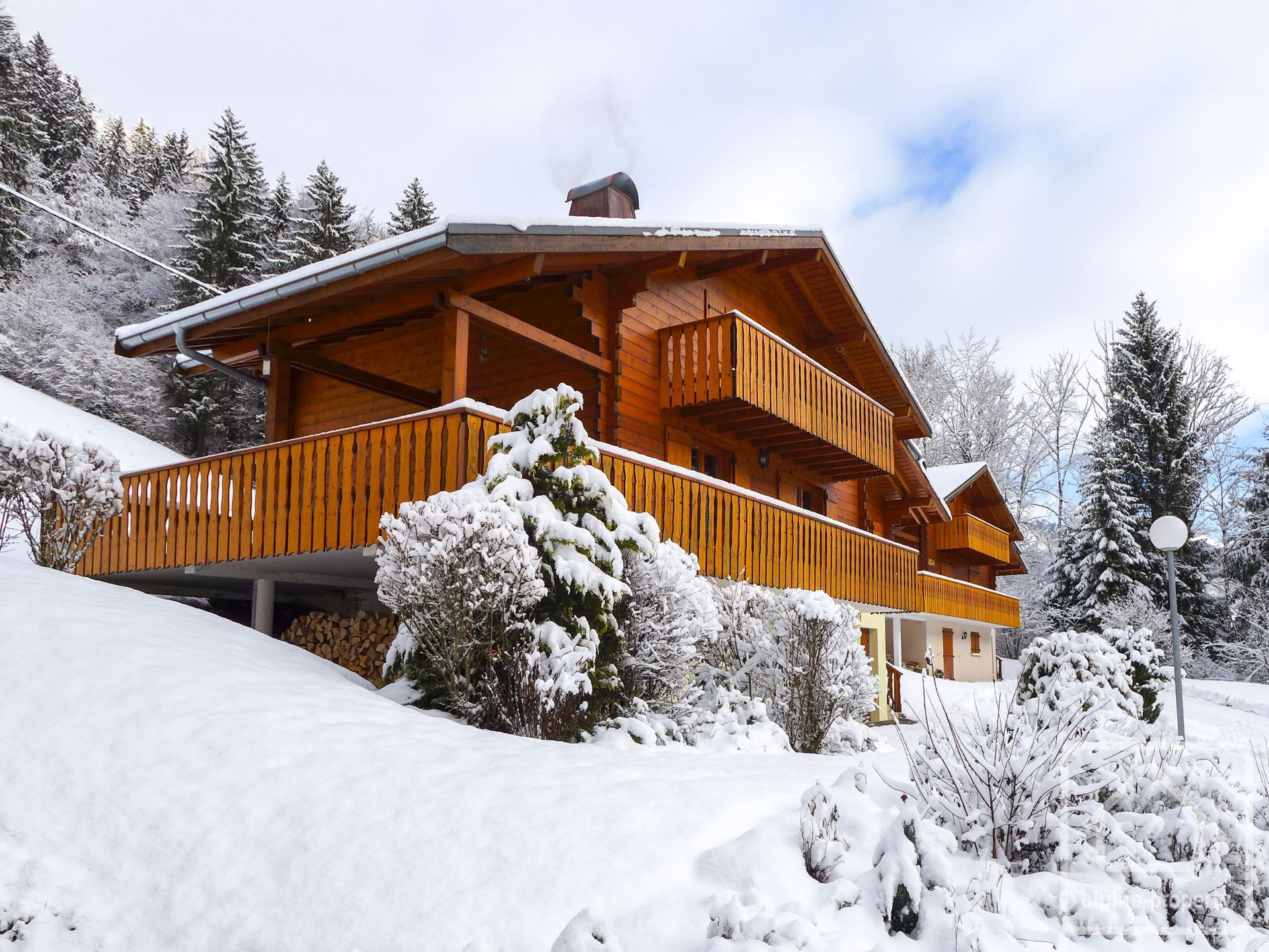 A Modern And Spacious Six Bedroom Chalet In A Sunny Location Just Outside Of Abondance. – CHALETPELERIN