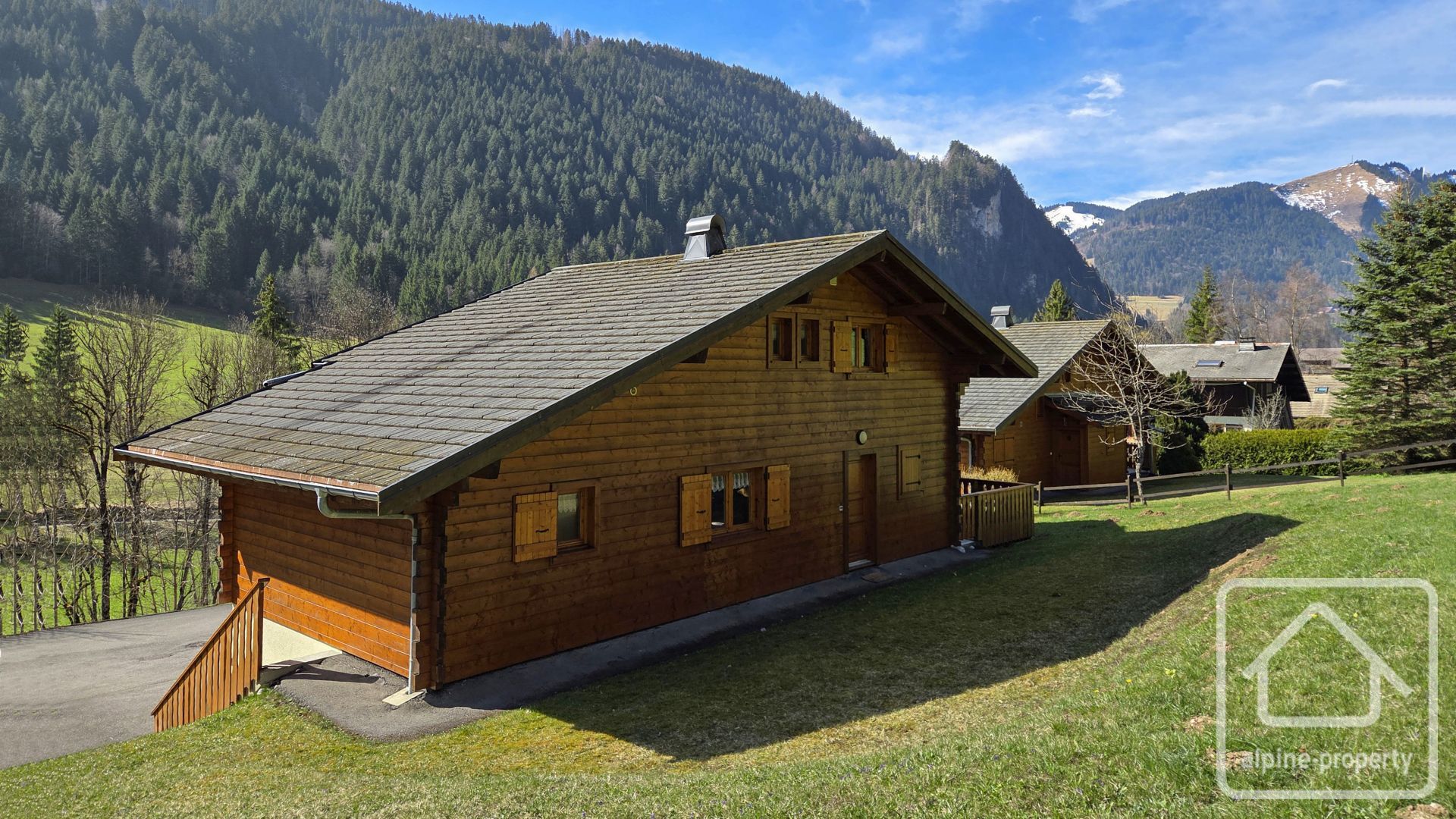 A Modern And Spacious Six Bedroom Chalet In A Sunny Location Just Outside Of Abondance. – CHALETPELERIN