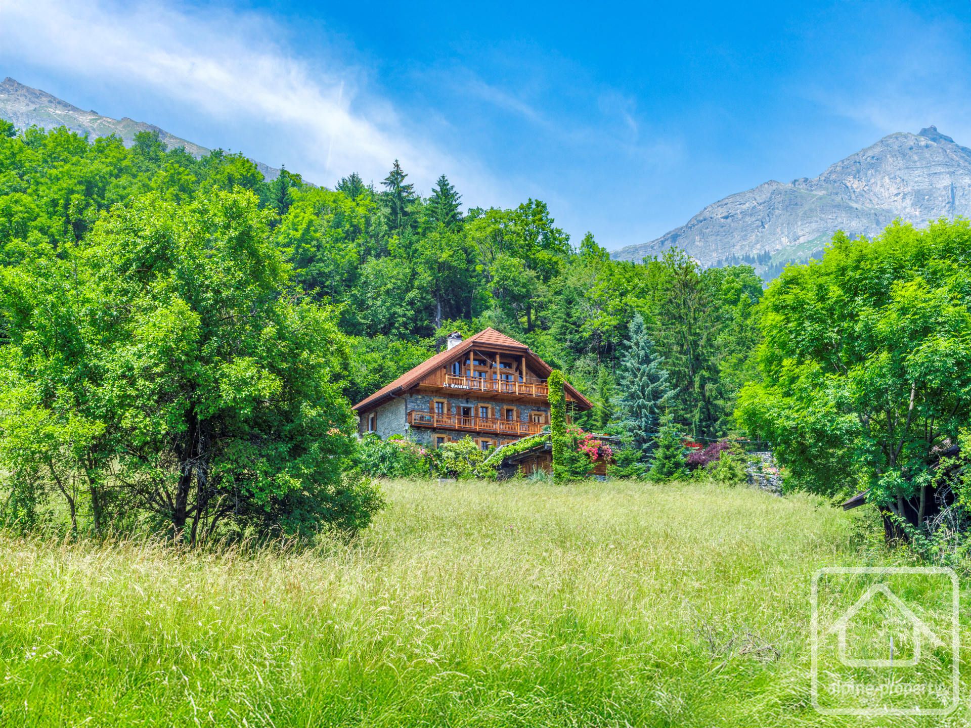 Exquisite Detached 7 Bedroom Property With Swimming Pool, Nestled In The French Alps At The Entrance To The Chamonix Valley – MARTINETS