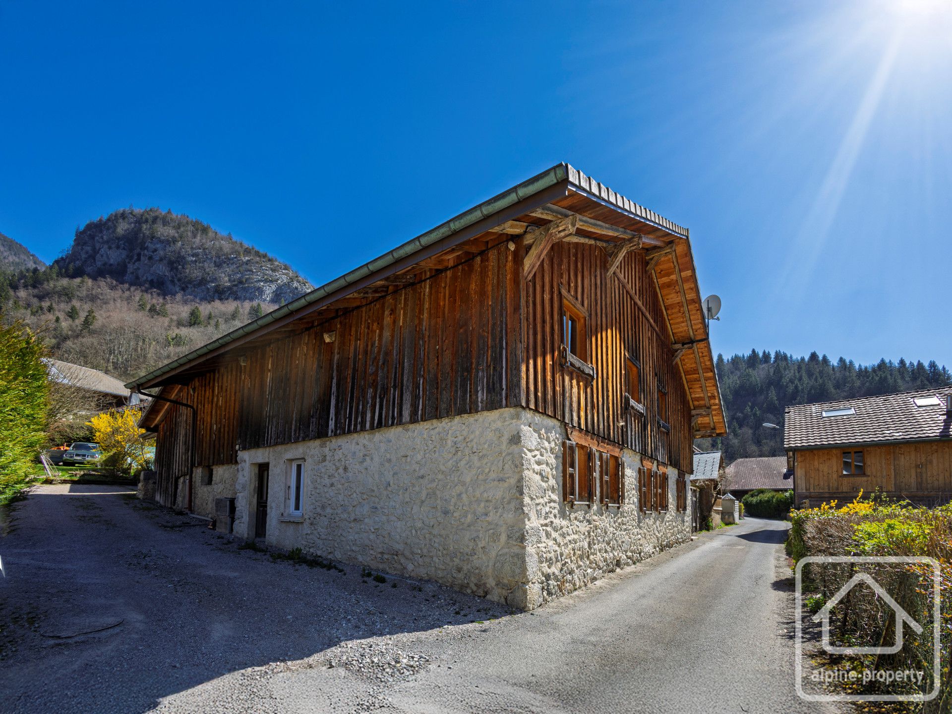 Charming Farmhouse Property With Separate Apartment, Garage, Workshop And Courtyard Garden. – FERMELEGYS