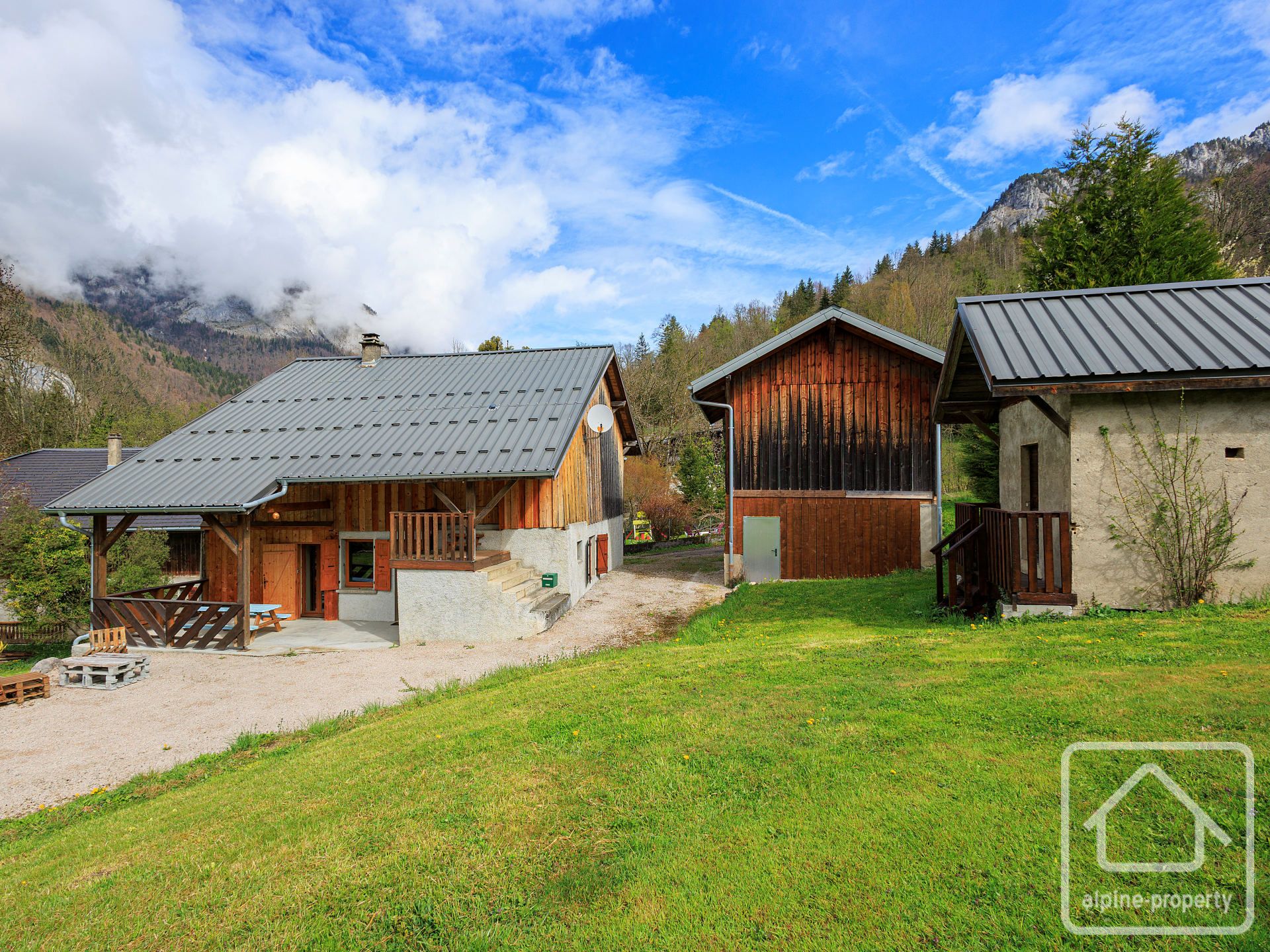 Rare Renovation Opportunity: Traditional Farmhouse With Annexes And Land, In Le Biot. – FERMELESMOULINS