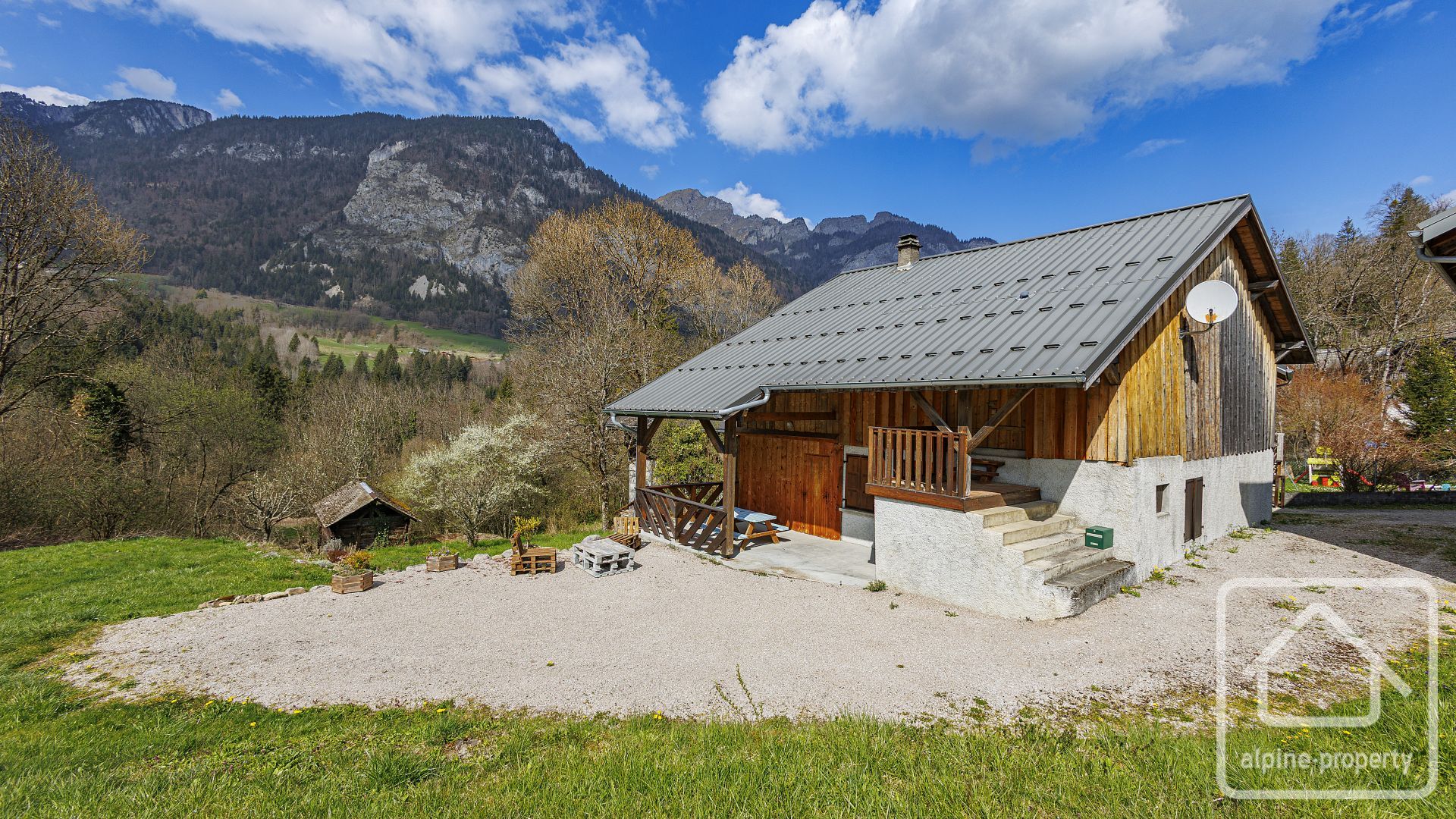 Rare Renovation Opportunity: Traditional Farmhouse With Annexes And Land, In Le Biot. – FERMELESMOULINS