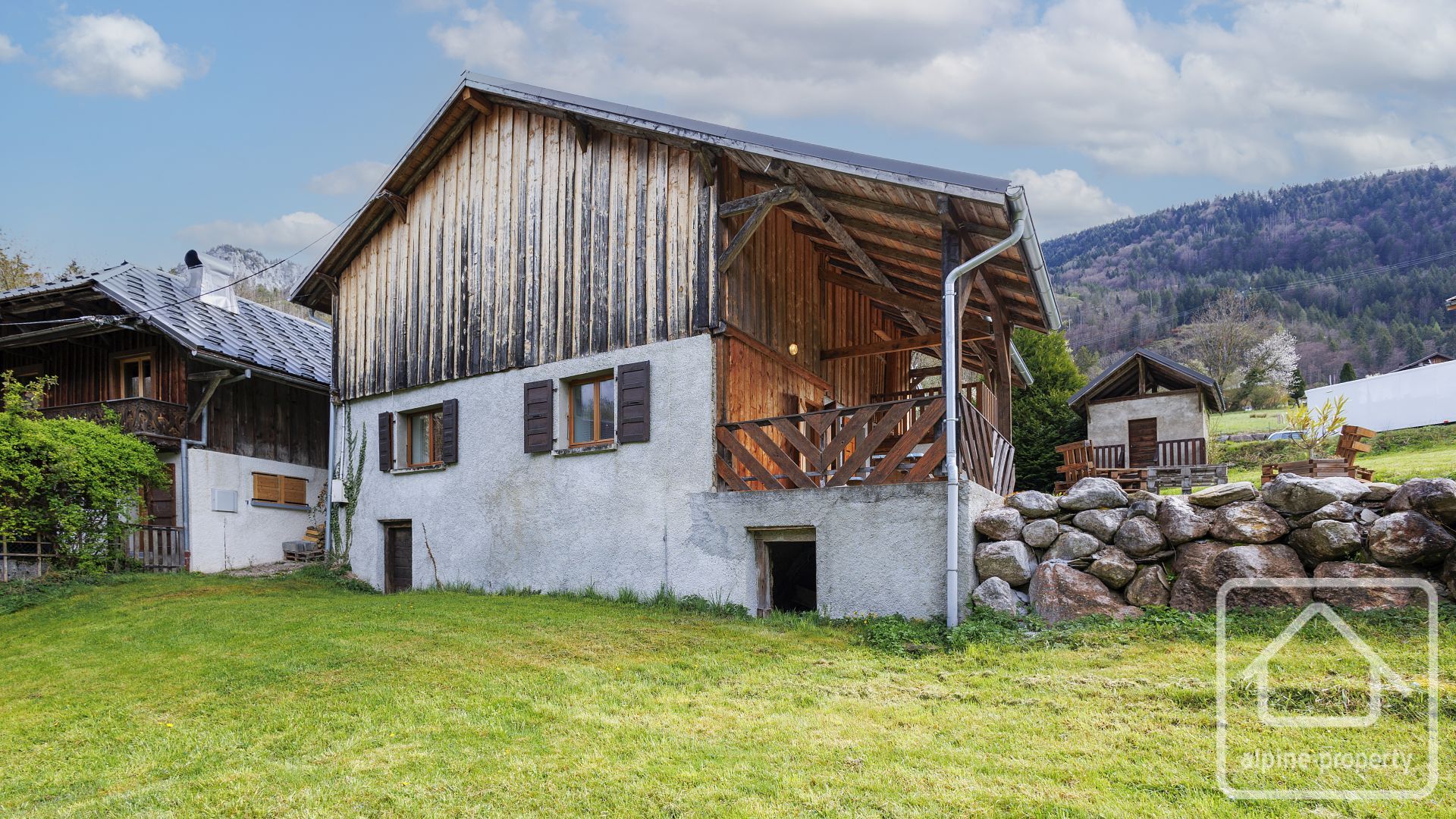 Rare Renovation Opportunity: Traditional Farmhouse With Annexes And Land, In Le Biot. – FERMELESMOULINS
