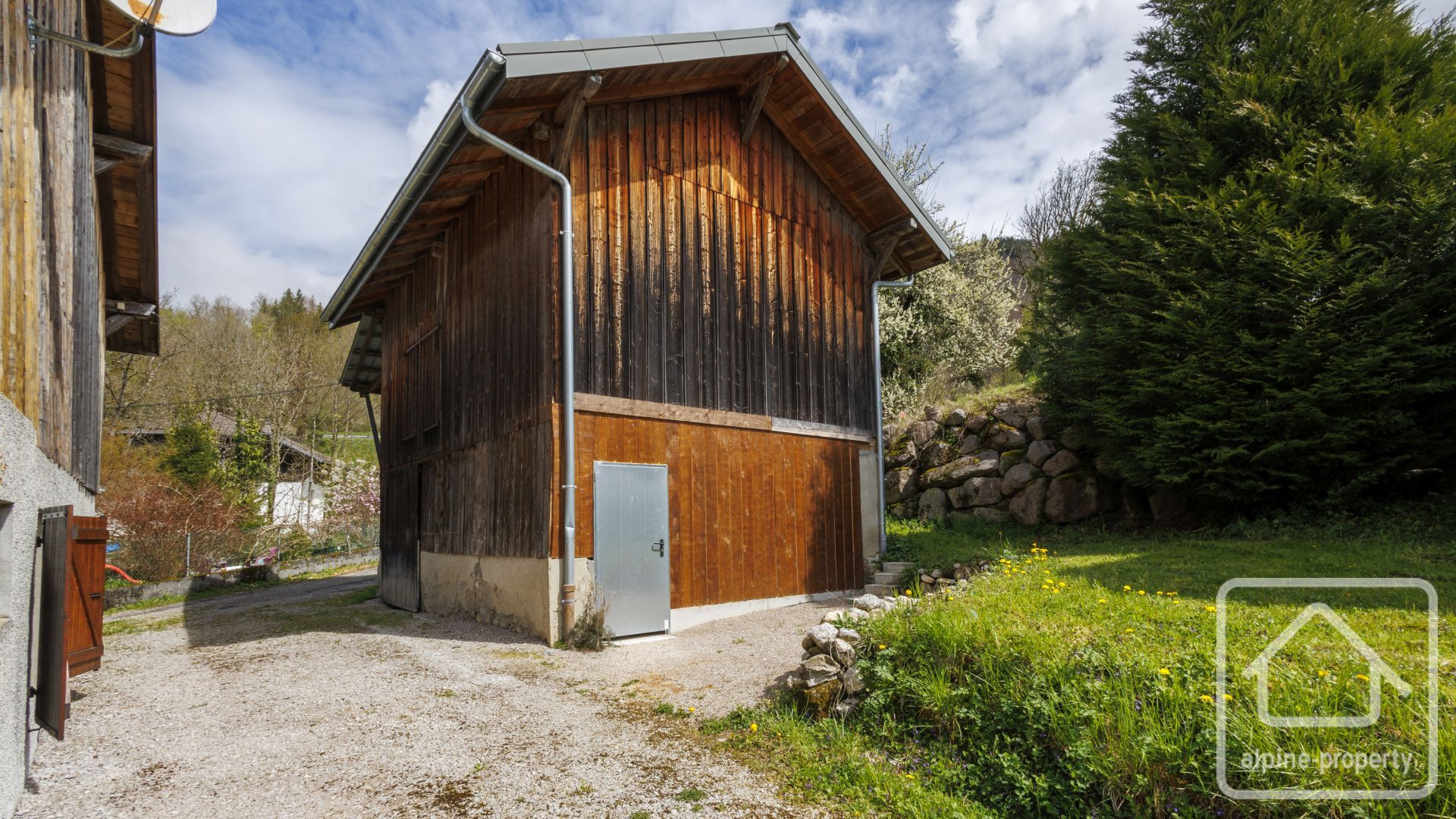 Rare Renovation Opportunity: Traditional Farmhouse With Annexes And Land, In Le Biot. – FERMELESMOULINS
