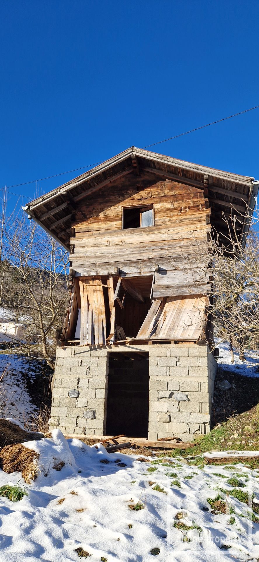 A Small Three Story Mazot For Renovation. – MAZOTCOURBES