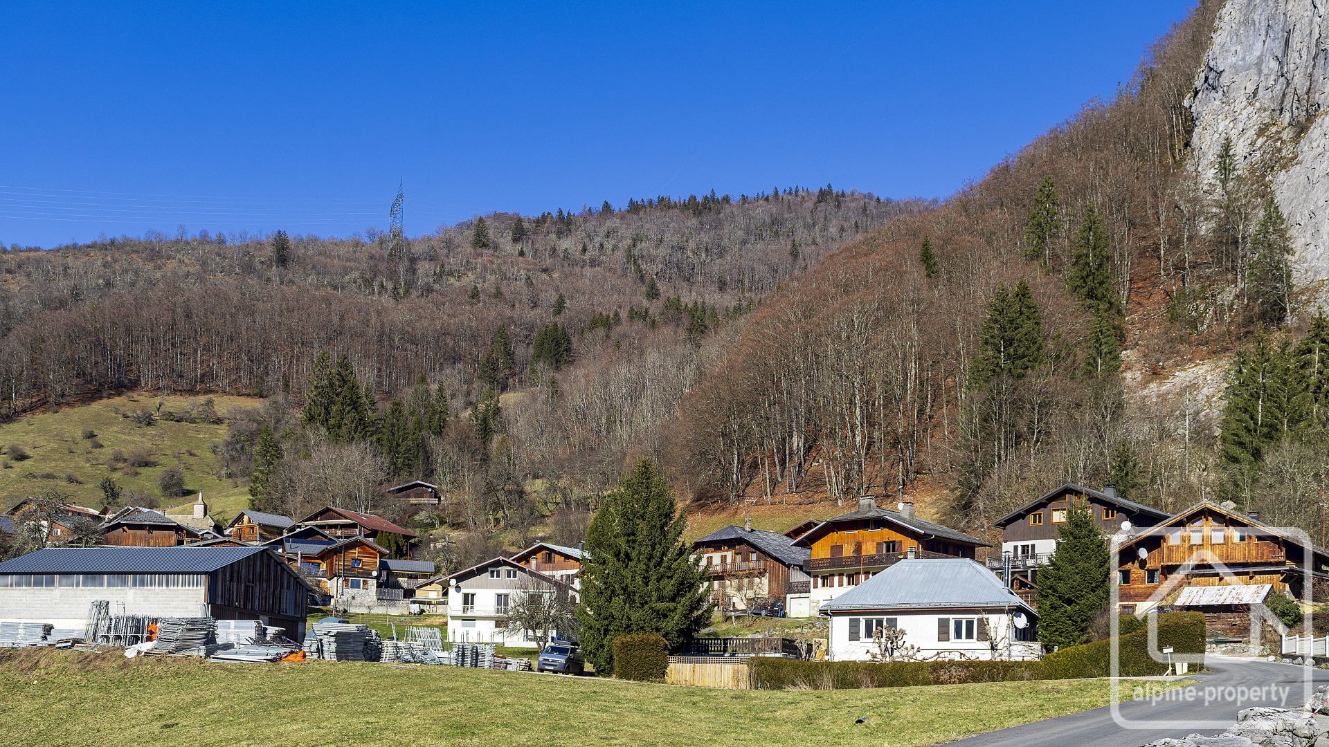 A Sunny, Flat Plot Of Land Sold With Planning Permission For A 219m2 Property. – TERRAINBASTHEX