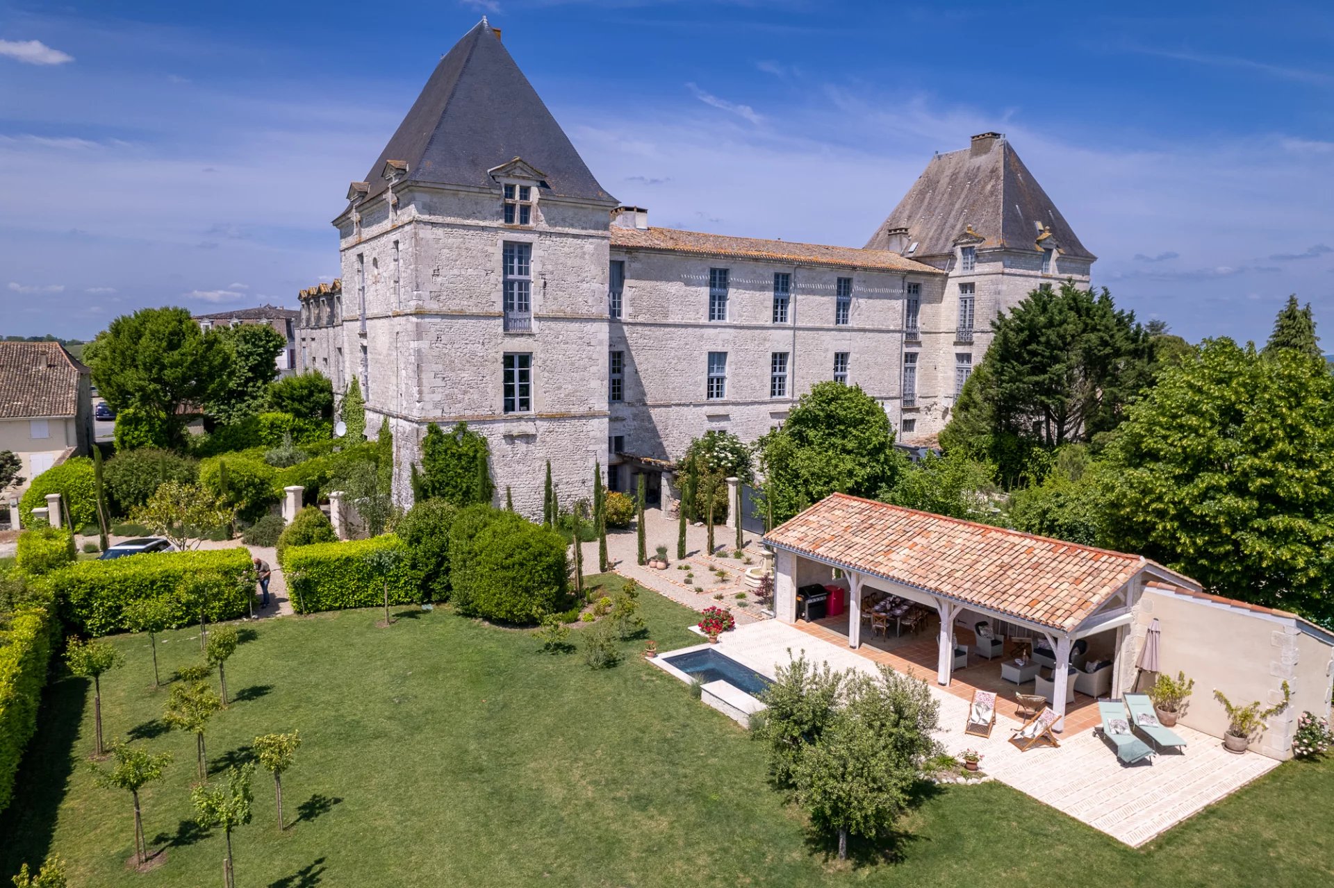 Luxury residence within historic château, Aquitaine – France – BVI70682