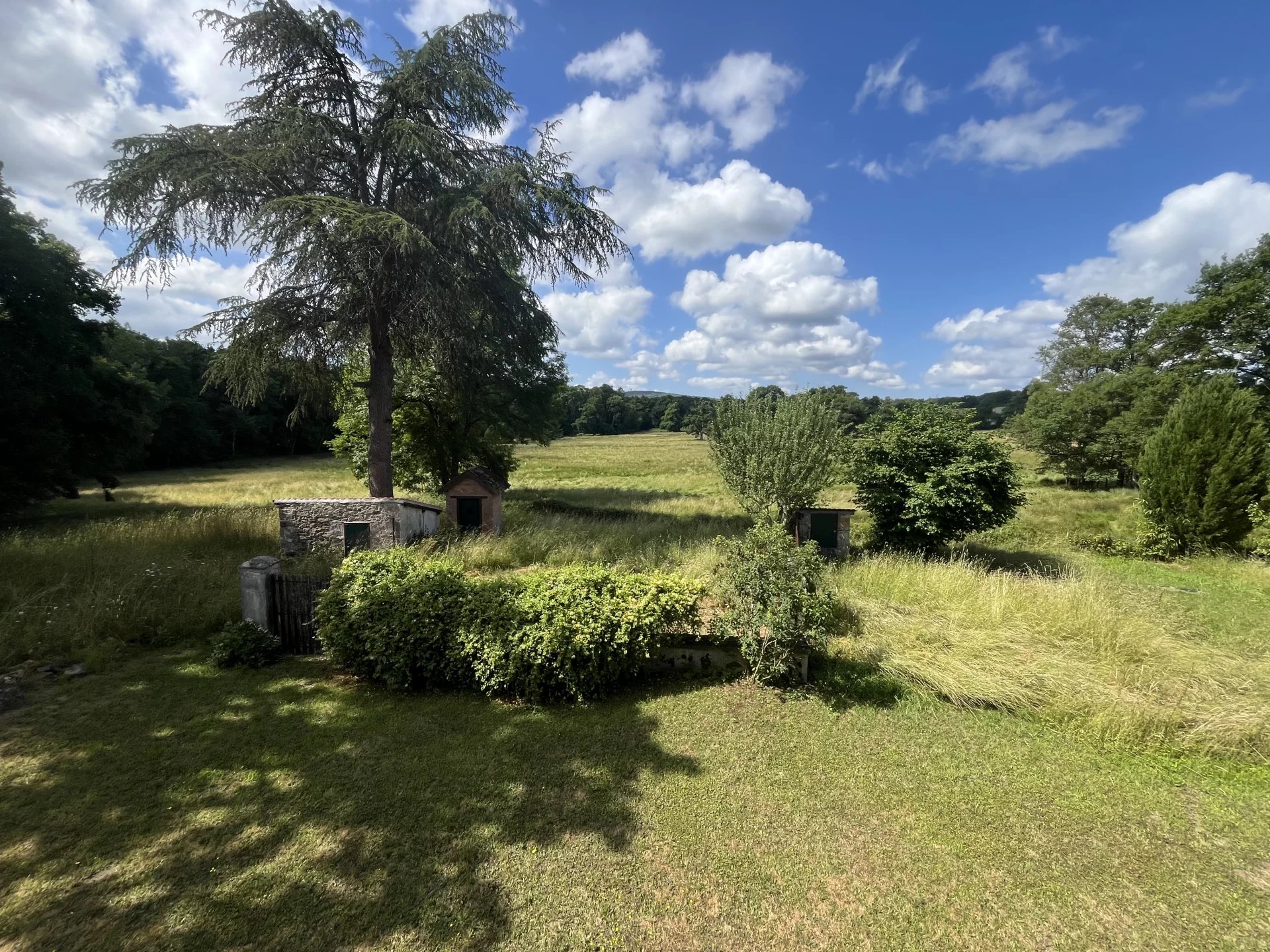 Superb collection of dwellings and outbuildings on 2.8 Hectares with river access, Limousin – France – BVI81540