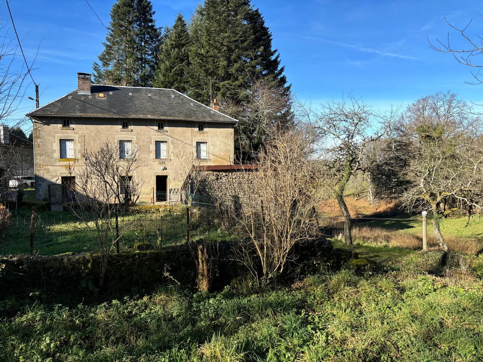 Peaceful family home in a forest setting, Limousin – France – BVI77435