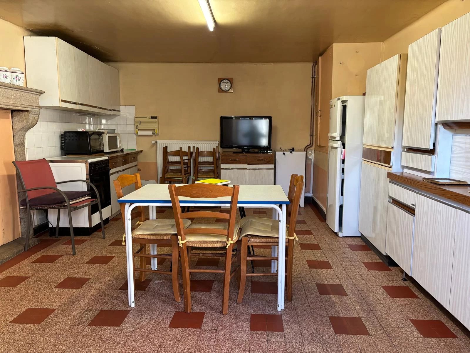 Peaceful family home in a forest setting, Limousin – France – BVI77435