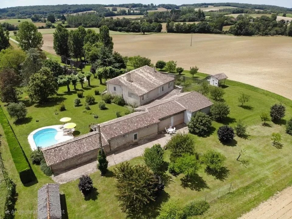 Modern barn conversion and traditional family farmhouse, Aquitaine – France – BVI75799