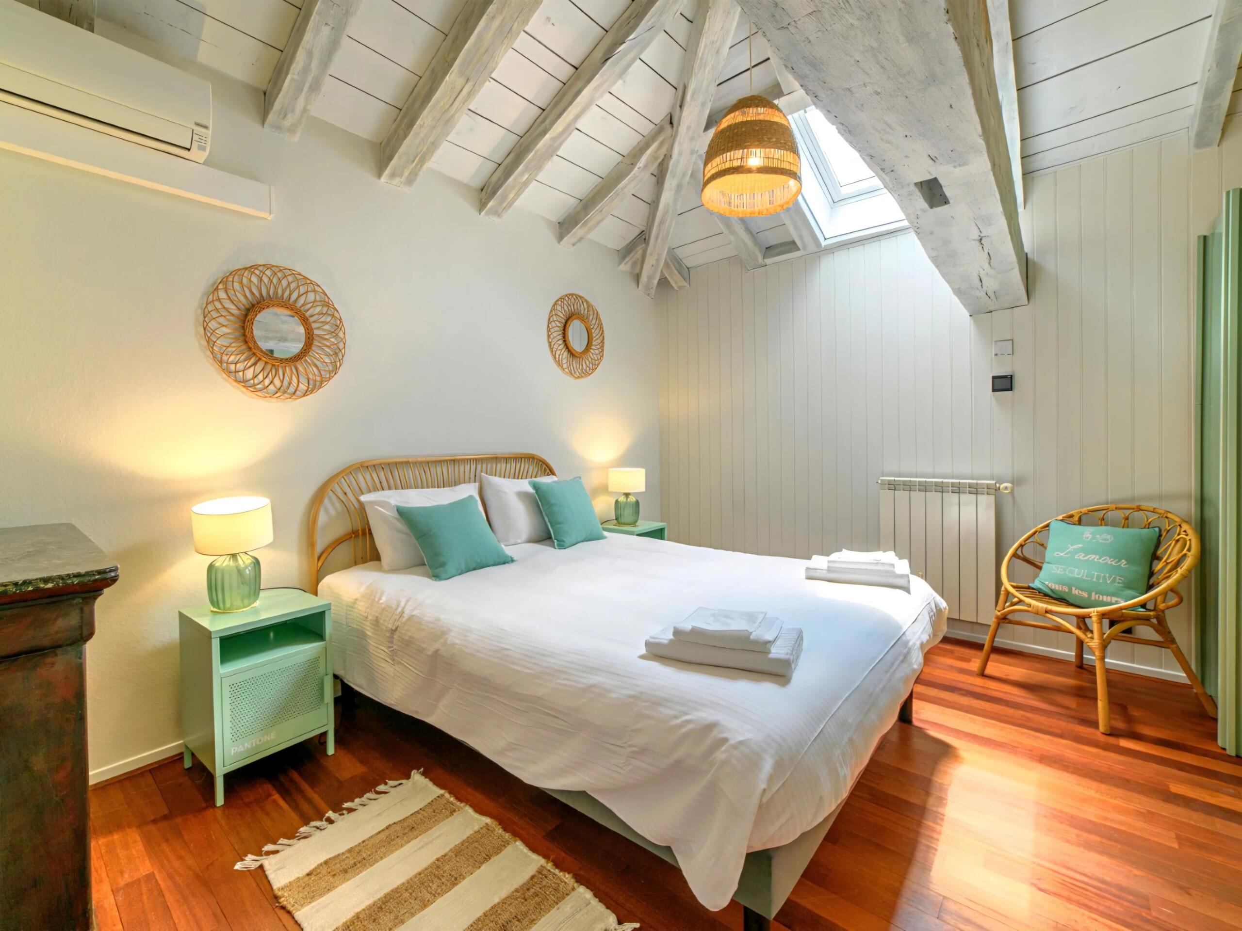 Modern barn conversion and traditional family farmhouse, Aquitaine – France – BVI75799