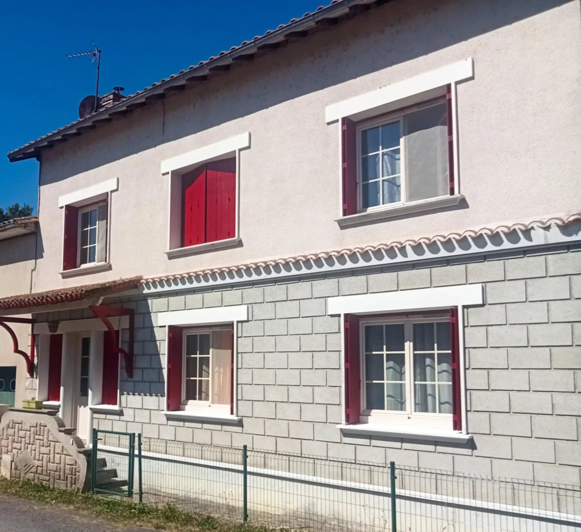 Charming, Renovated House in Village Location, Poitou-Charentes – France – BVI81729