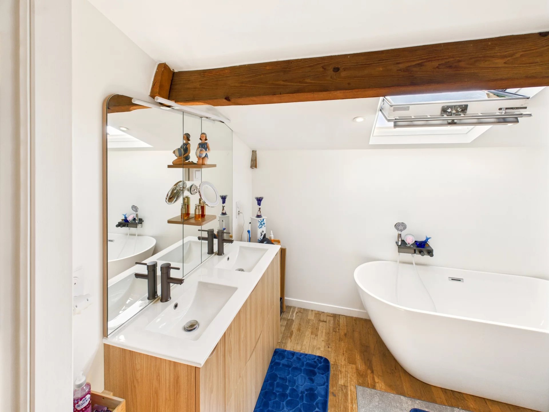 Superb 5-bed Village Property Close to All Amenities, Poitou-Charentes – France – BVI81410