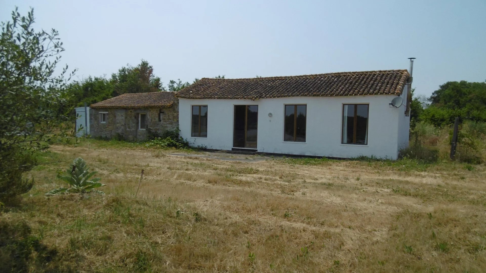 Detached property overlooking lake, Poitou-Charentes – France – BVI69355