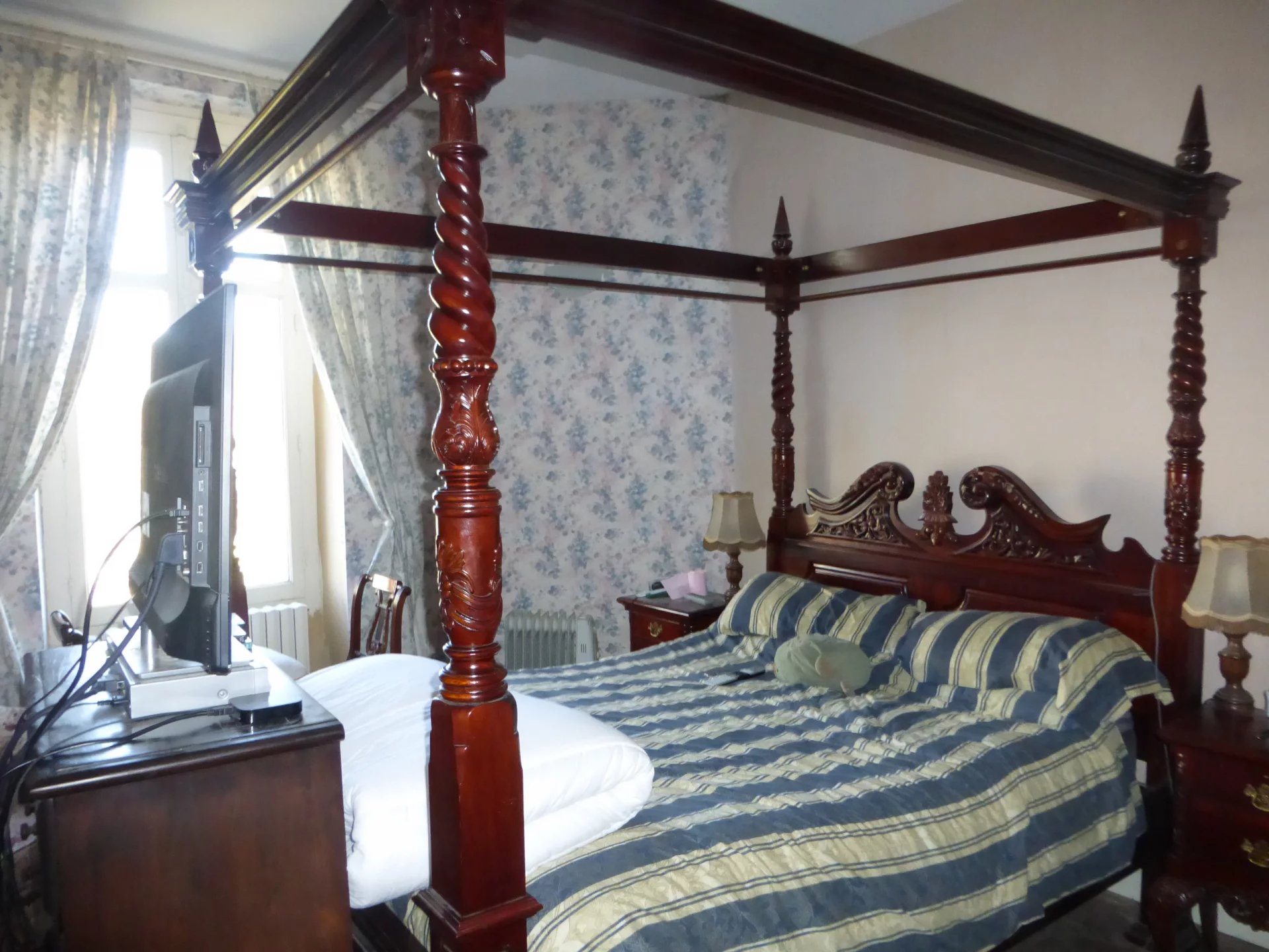 Stylish detached house to refresh, Poitou-Charentes – France – BVI81526