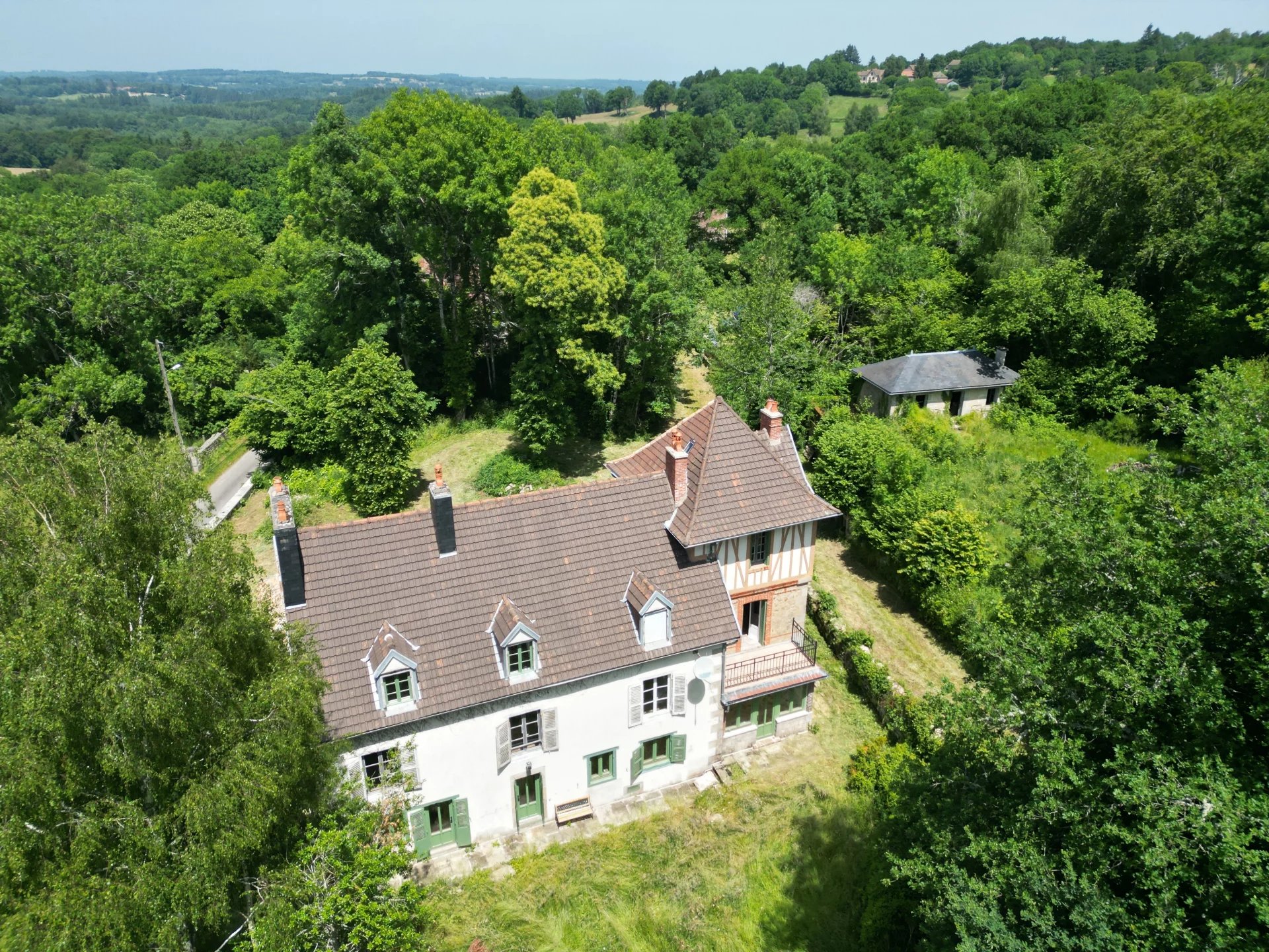 Beautiful renovated country manor house with second house and 4 hectares of woodland, Limousin – France – BVI81588
