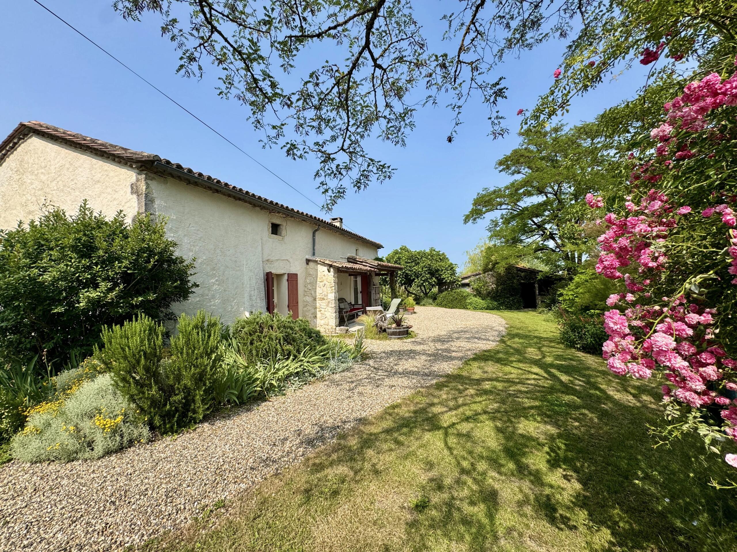 Pretty French Stone Cottage with guest annex, Aquitaine – France – BVI60536