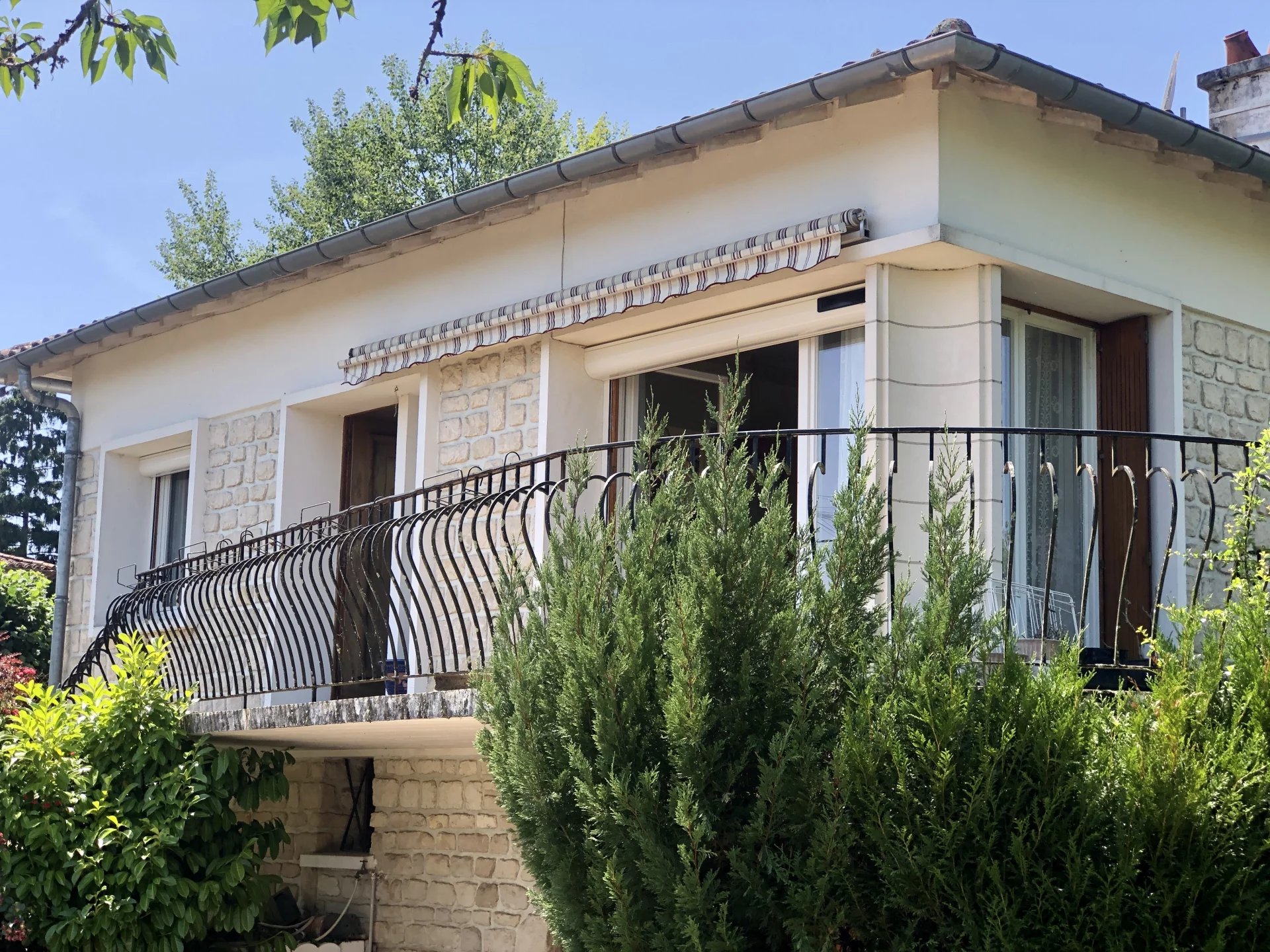 Village home walking distance to all amenities, Poitou-Charentes – France – BVI81574