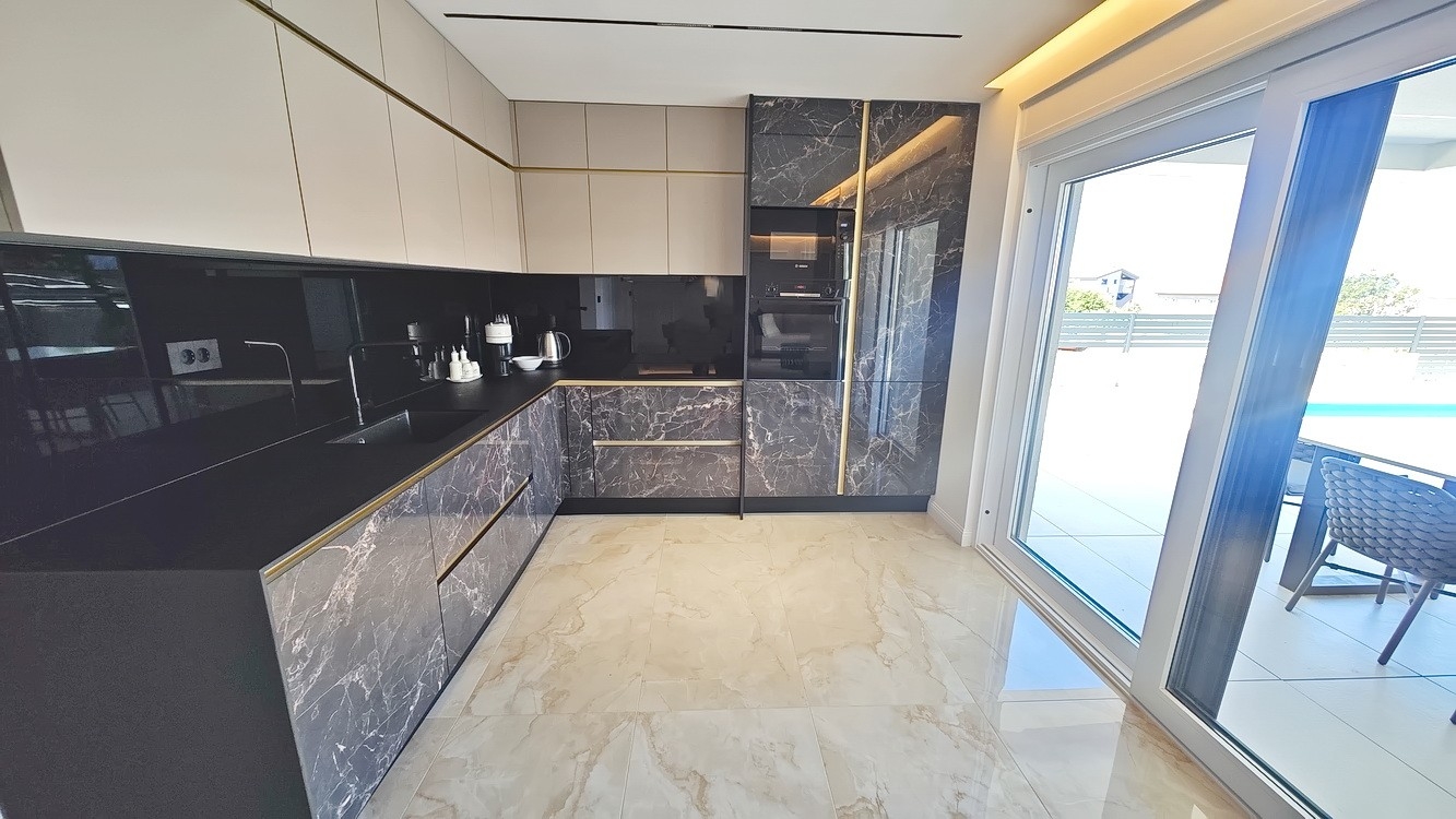 2 bedroom apartment in Malinska-Dubašnica, Croatia – 103436